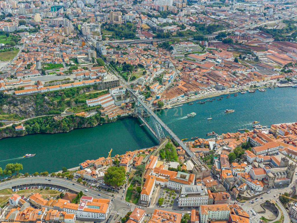 Apartamento T0 +1 no Centro do Porto - Image 20