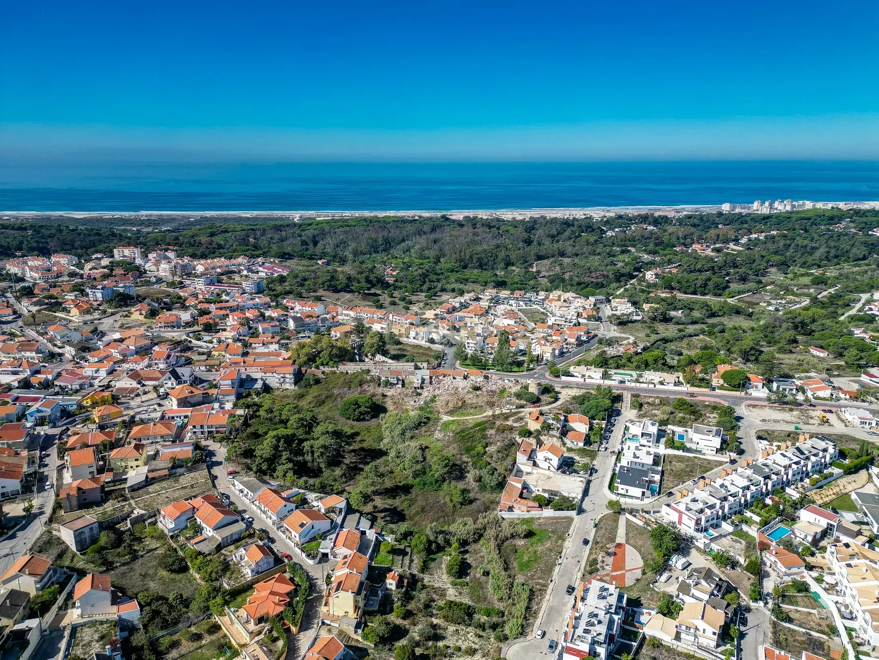 Land for sale in Almada, Portugal — €1,950,000