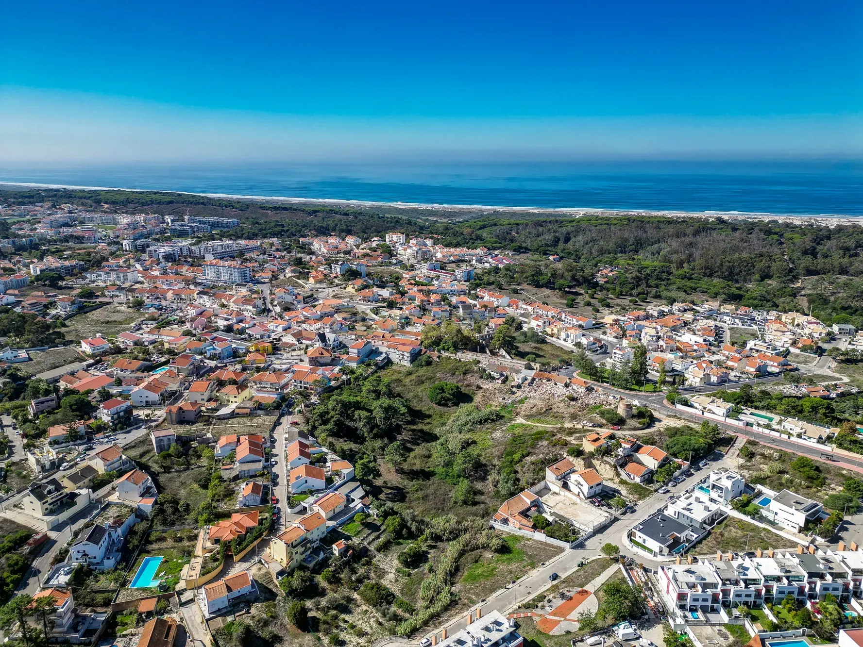 Prédio urbano 1.480m2 implantação, 2 pisos, 1.632m2 terreno, a 3km da praia - Image 34