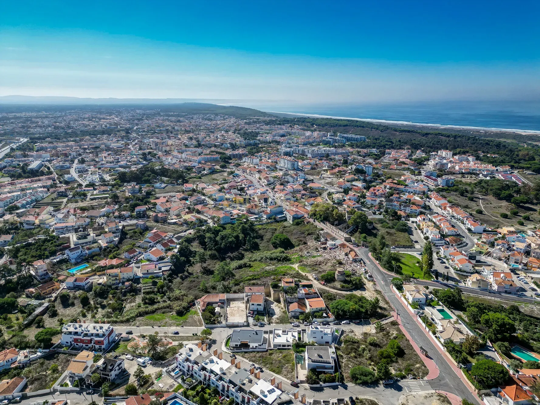 Prédio urbano 1.480m2 implantação, 2 pisos, 1.632m2 terreno, a 3km da praia - Image 3