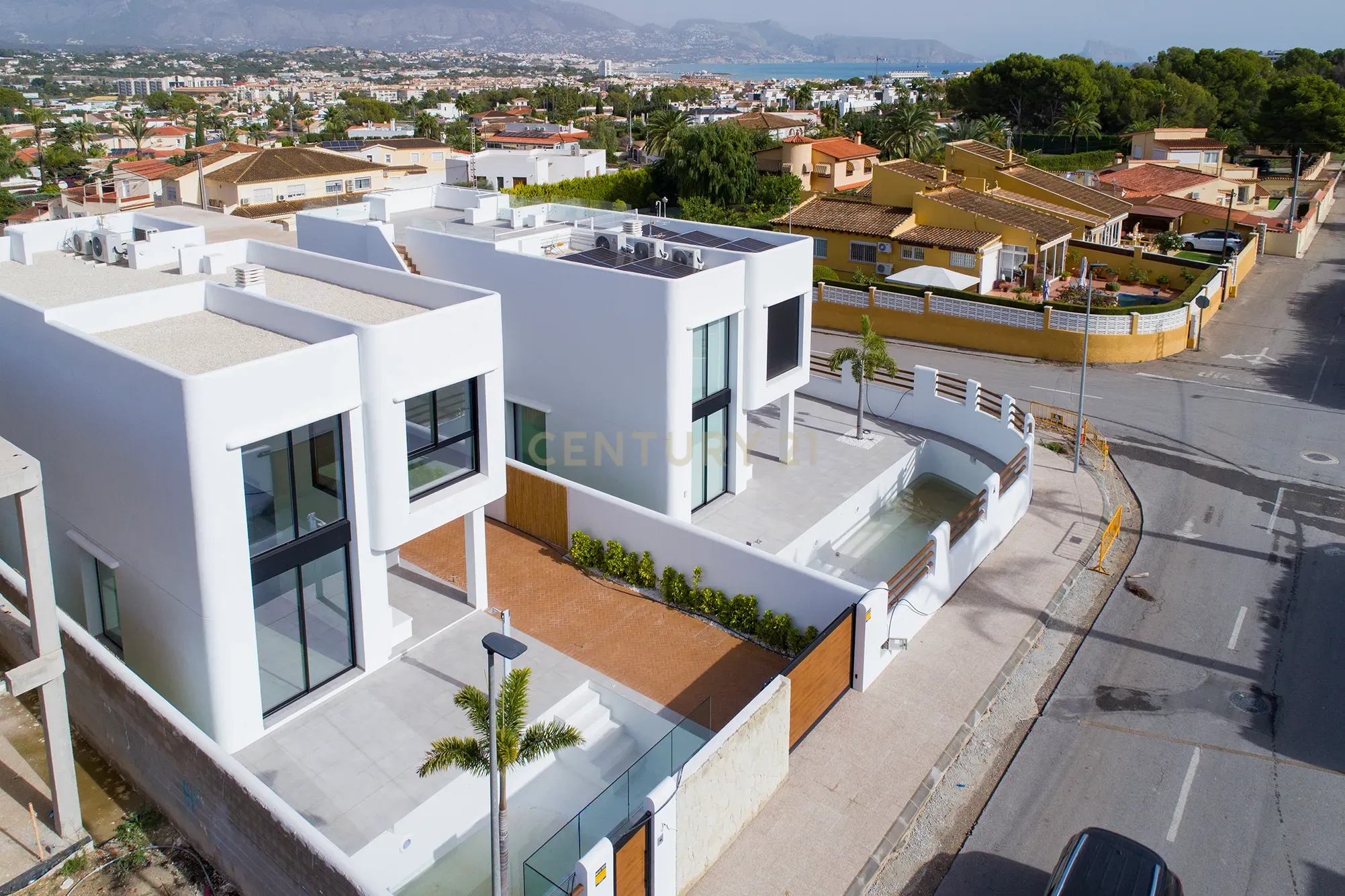 Descubra a Vida de Luxo na El Albir - Image 1