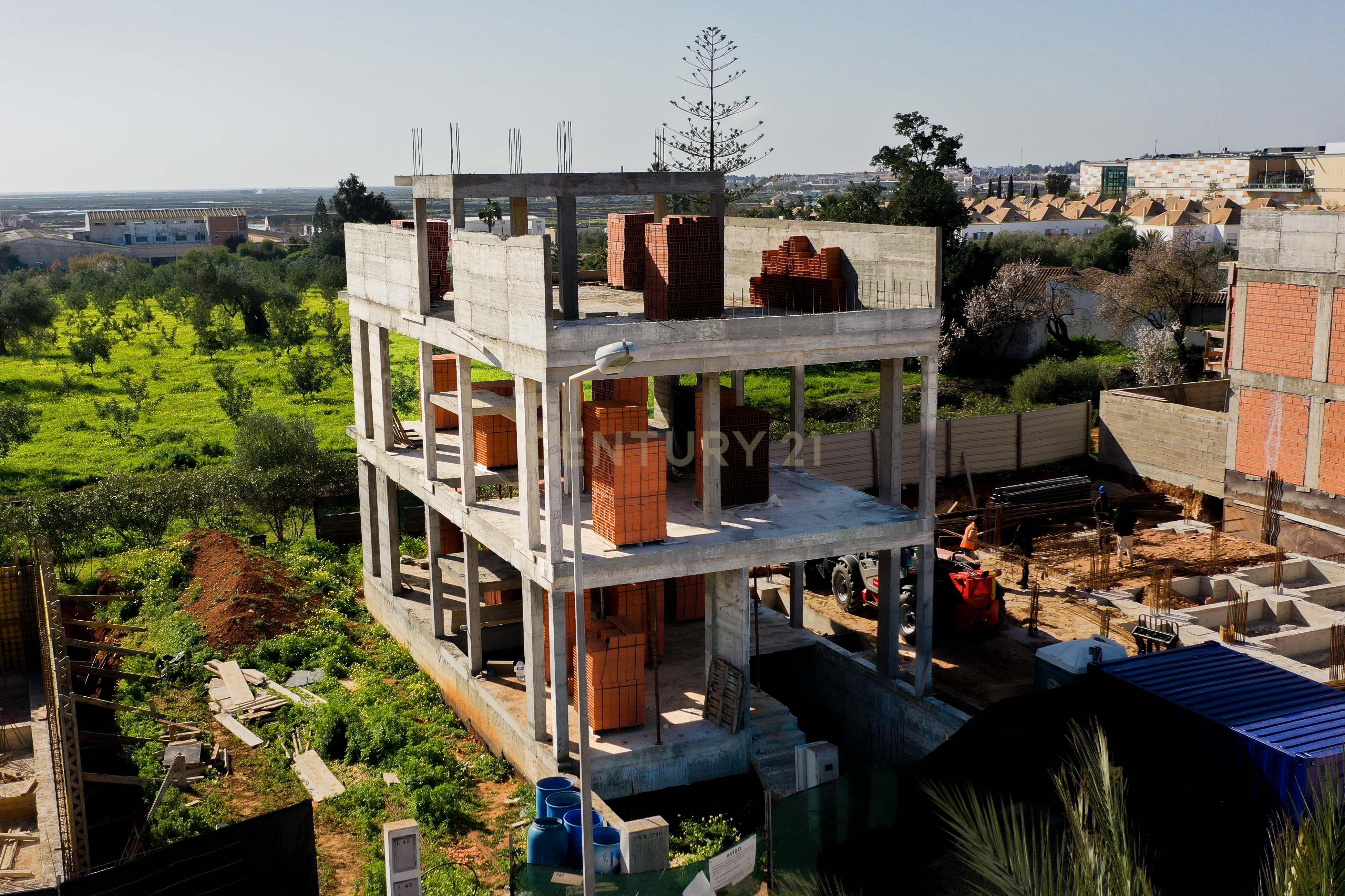 Moradia T4 com Piscina na Urbanização "Portas do Sol" em Tavira - Image 5