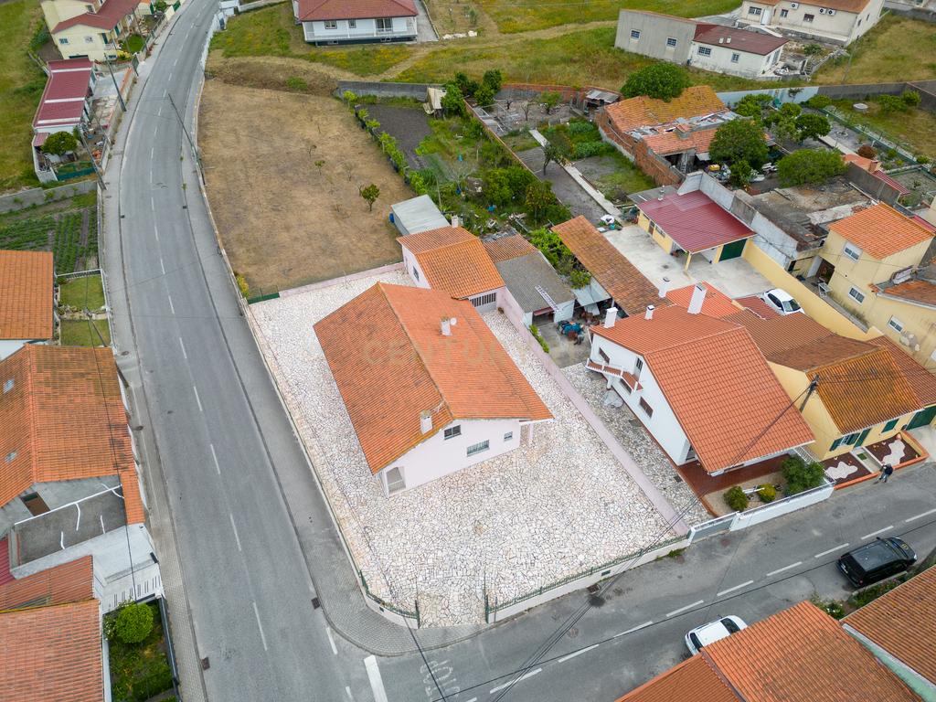 Moradia T3 Térrea Vieira de Leiria - Image 2