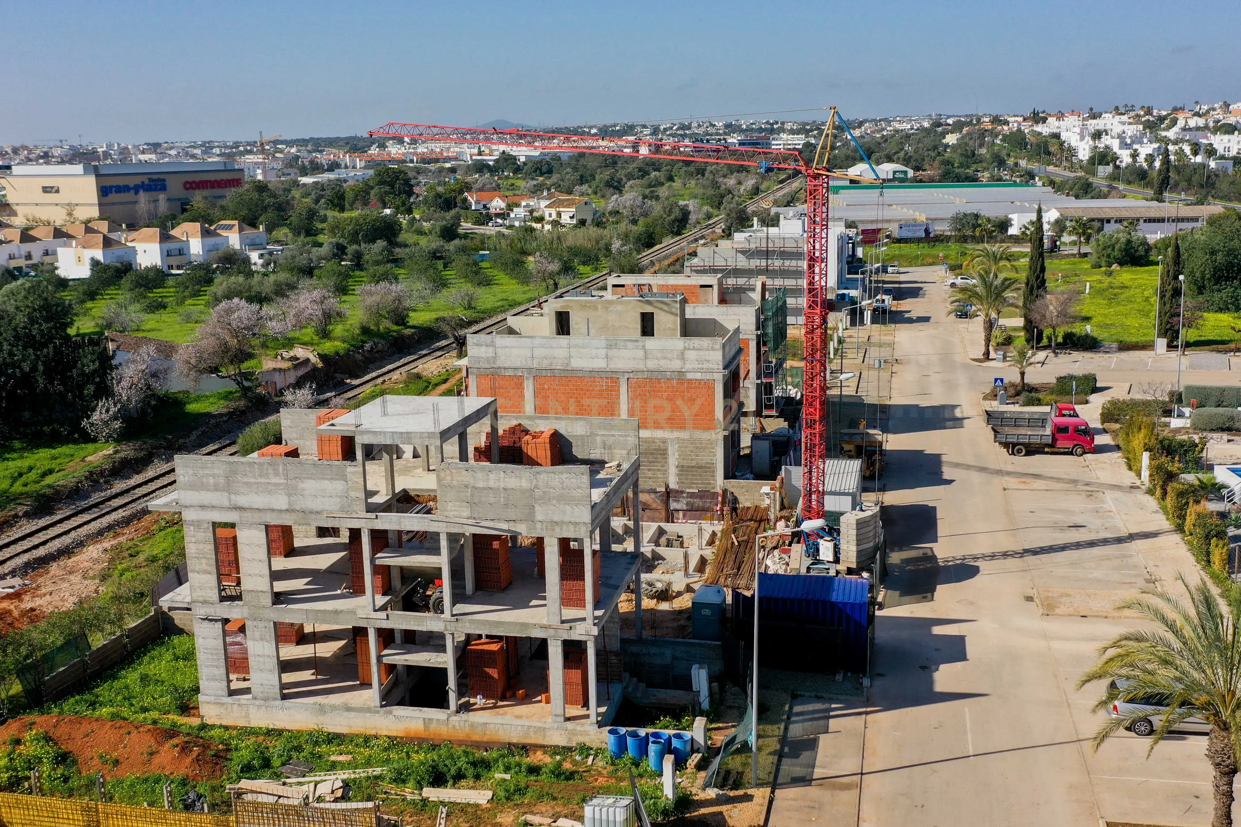 Moradia T4 com Piscina na Urbanização "Portas do Sol" em Tavira - Image 4