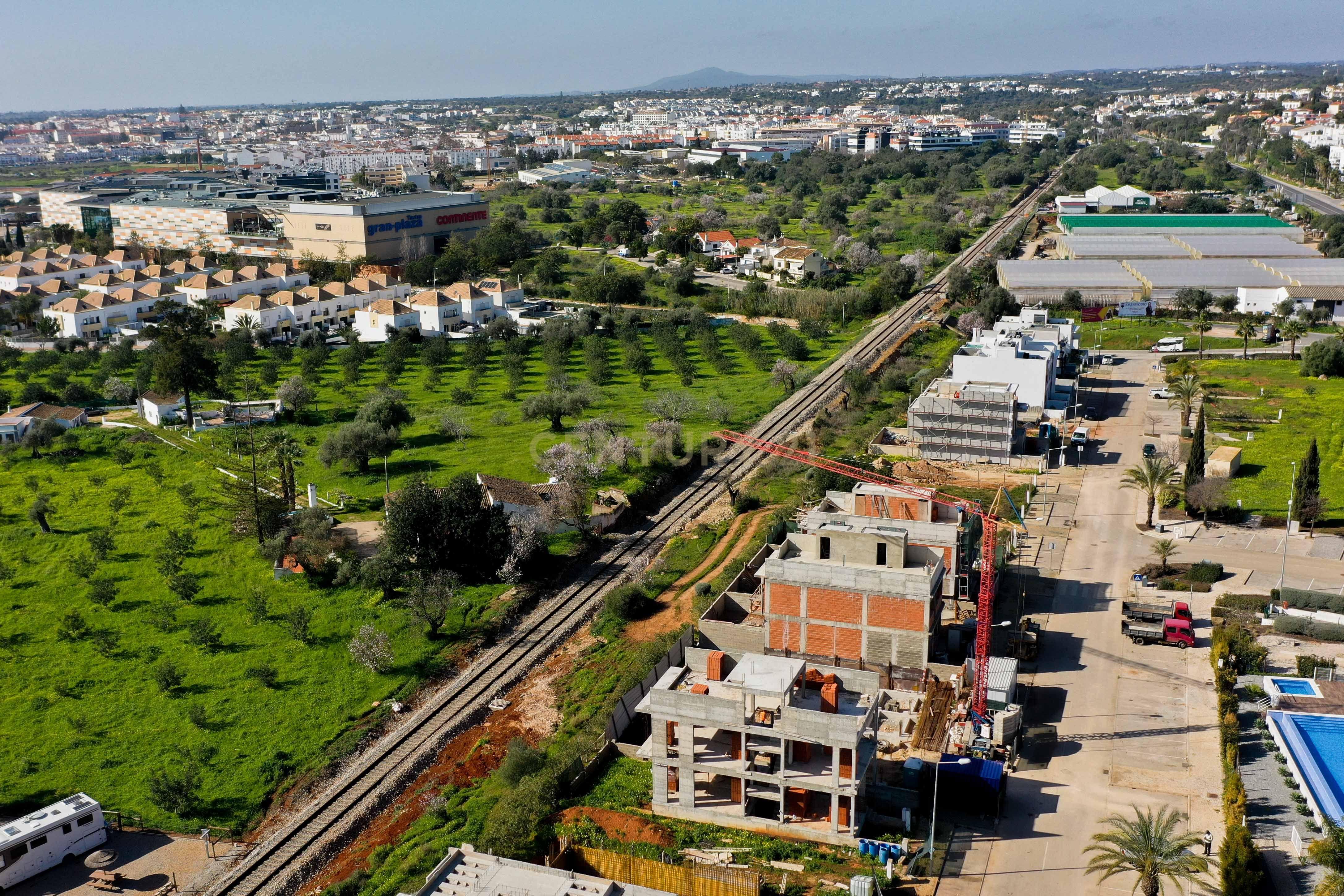 Moradia T4 com Piscina na Urbanização "Portas do Sol" em Tavira - Image 8