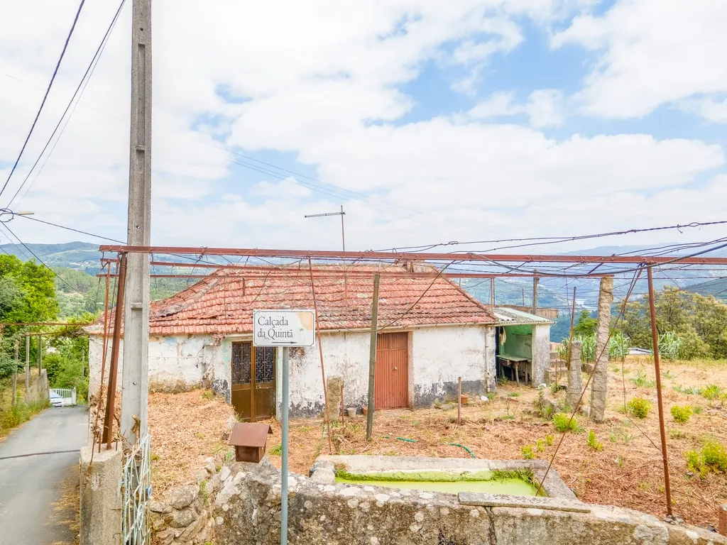 Moradia para reconstrução com vista rio douro - Image 2