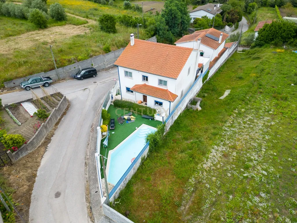 Moradia de Luxo T4, Rua da Romeirinha, Regueira de Pontes! - Image 3