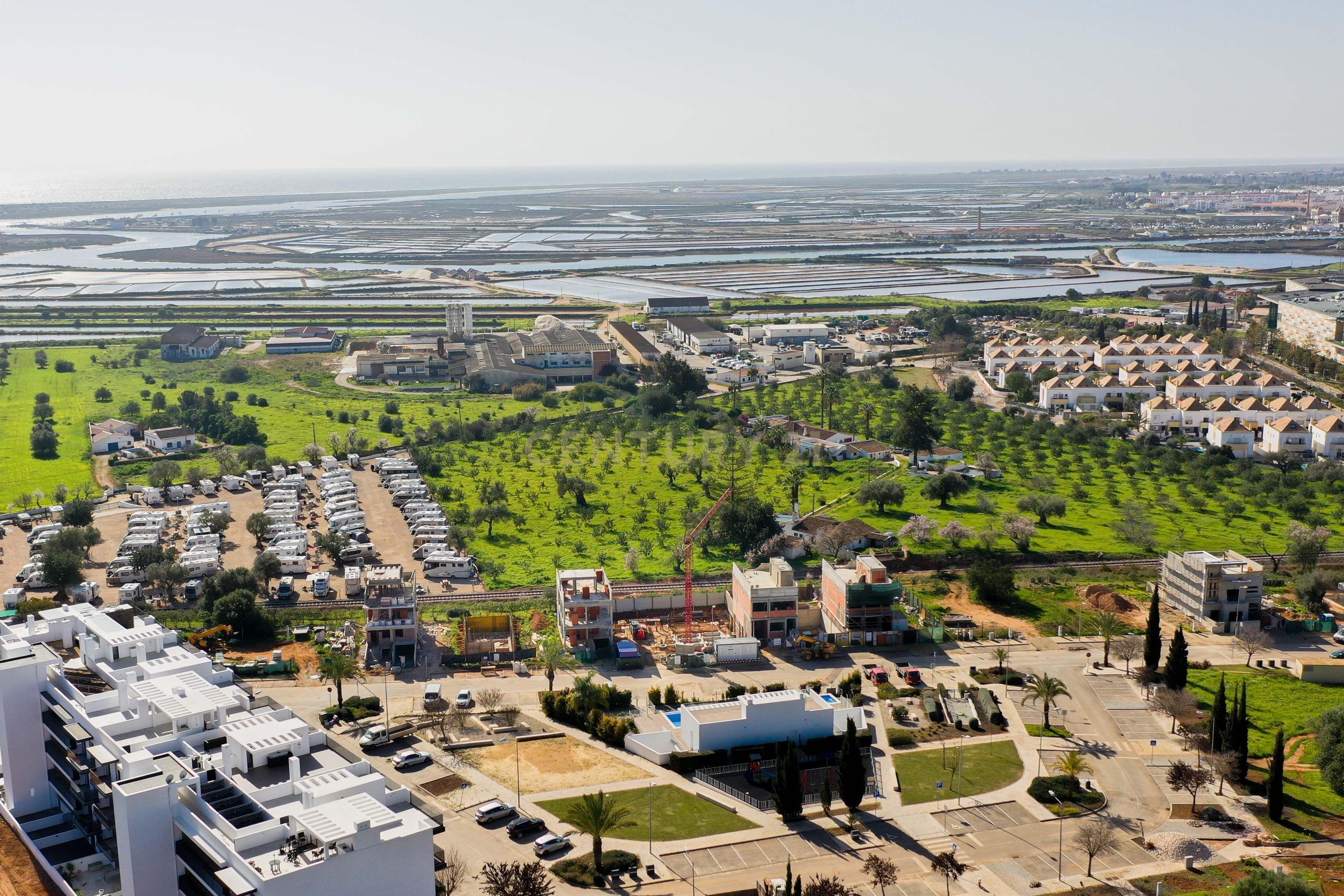 Moradia T4 com Piscina na Urbanização "Portas do Sol" em Tavira - Image 2