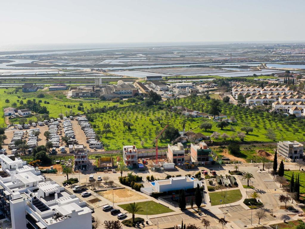 Moradia T4 com Piscina na Urbanização "Portas do Sol" em Tavira - Image 2