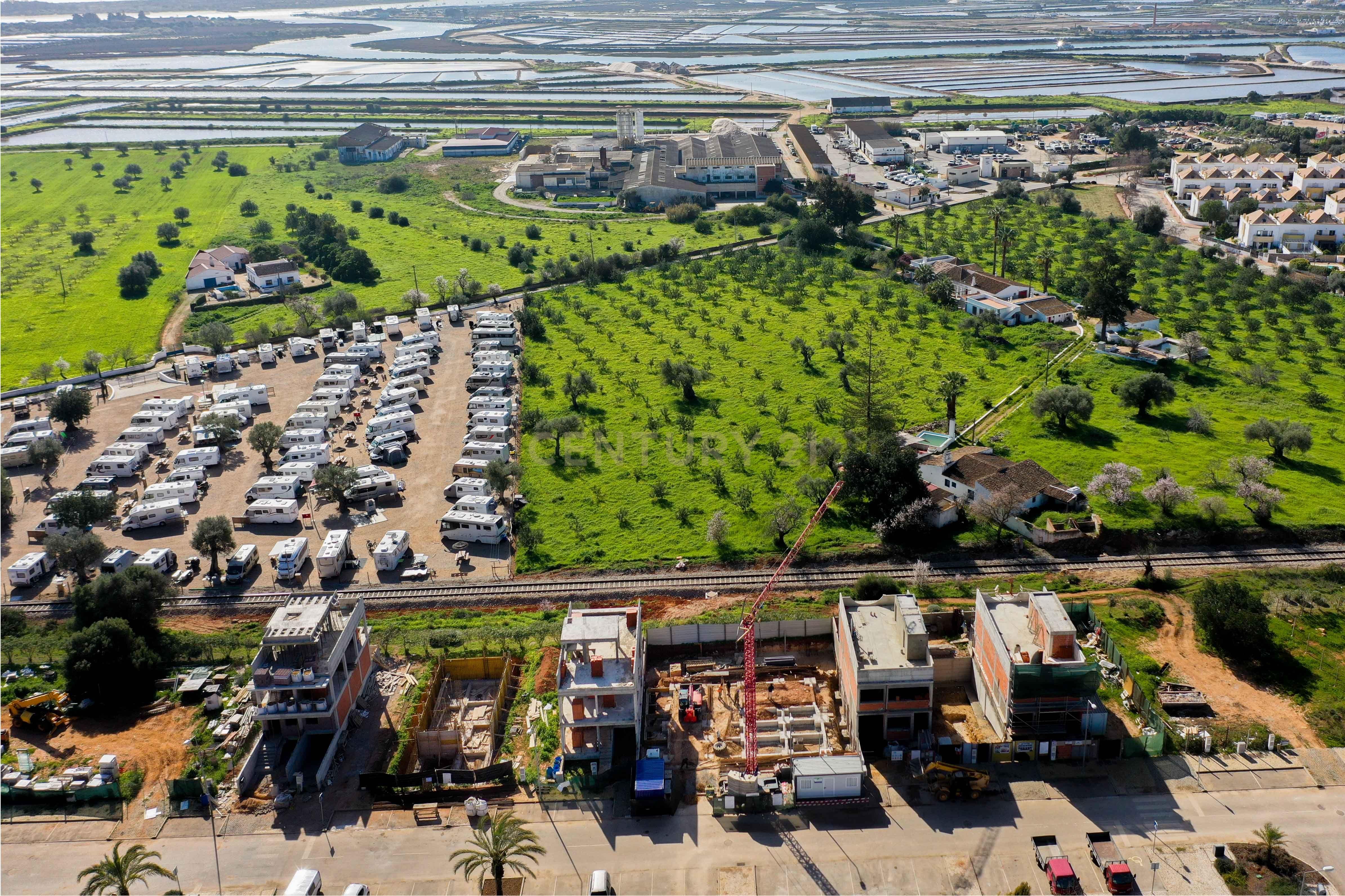 Moradia T4 com Piscina na Urbanização "Portas do Sol" em Tavira - Image 1