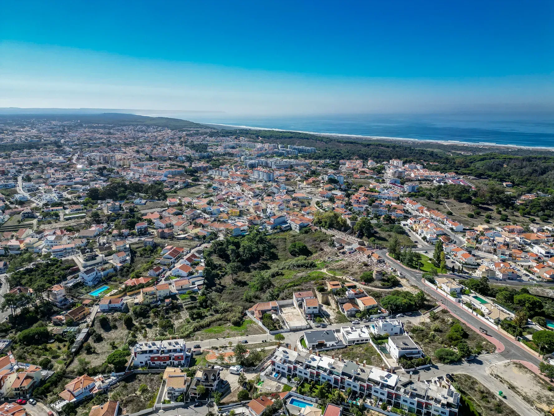 Prédio urbano 1.480m2 implantação, 2 pisos, 1.632m2 terreno, a 3km da praia - Image 5
