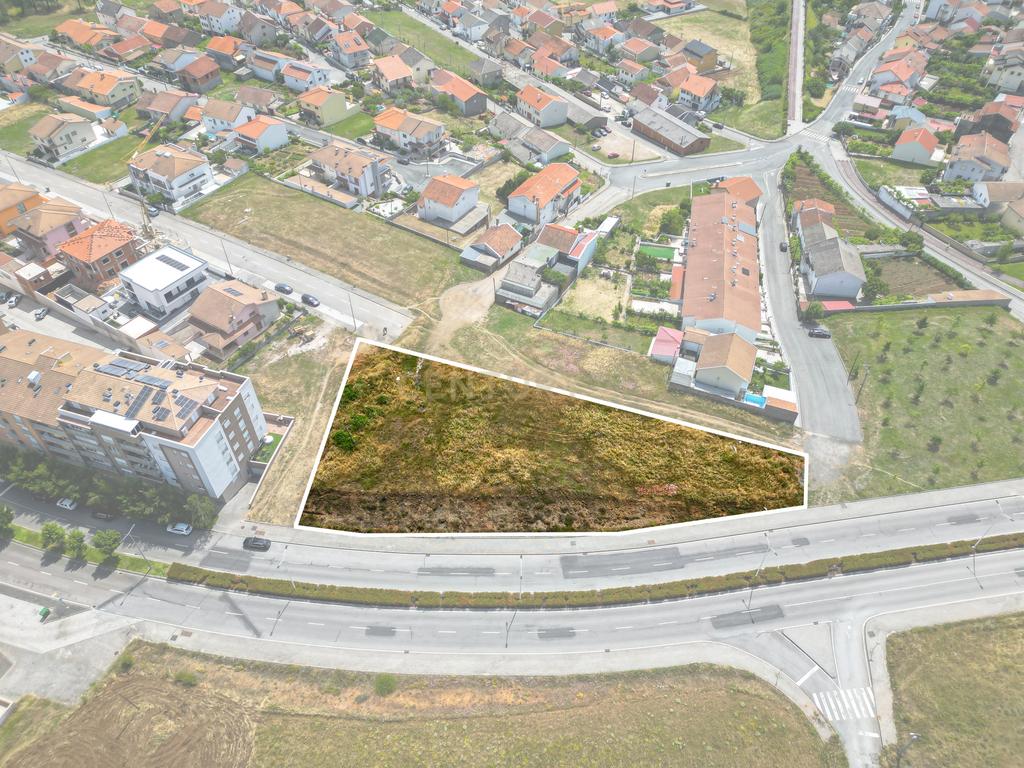 Terreno excepcional em Bragança - HABITAÇÃO PLURIFAMILIAR - Image 1
