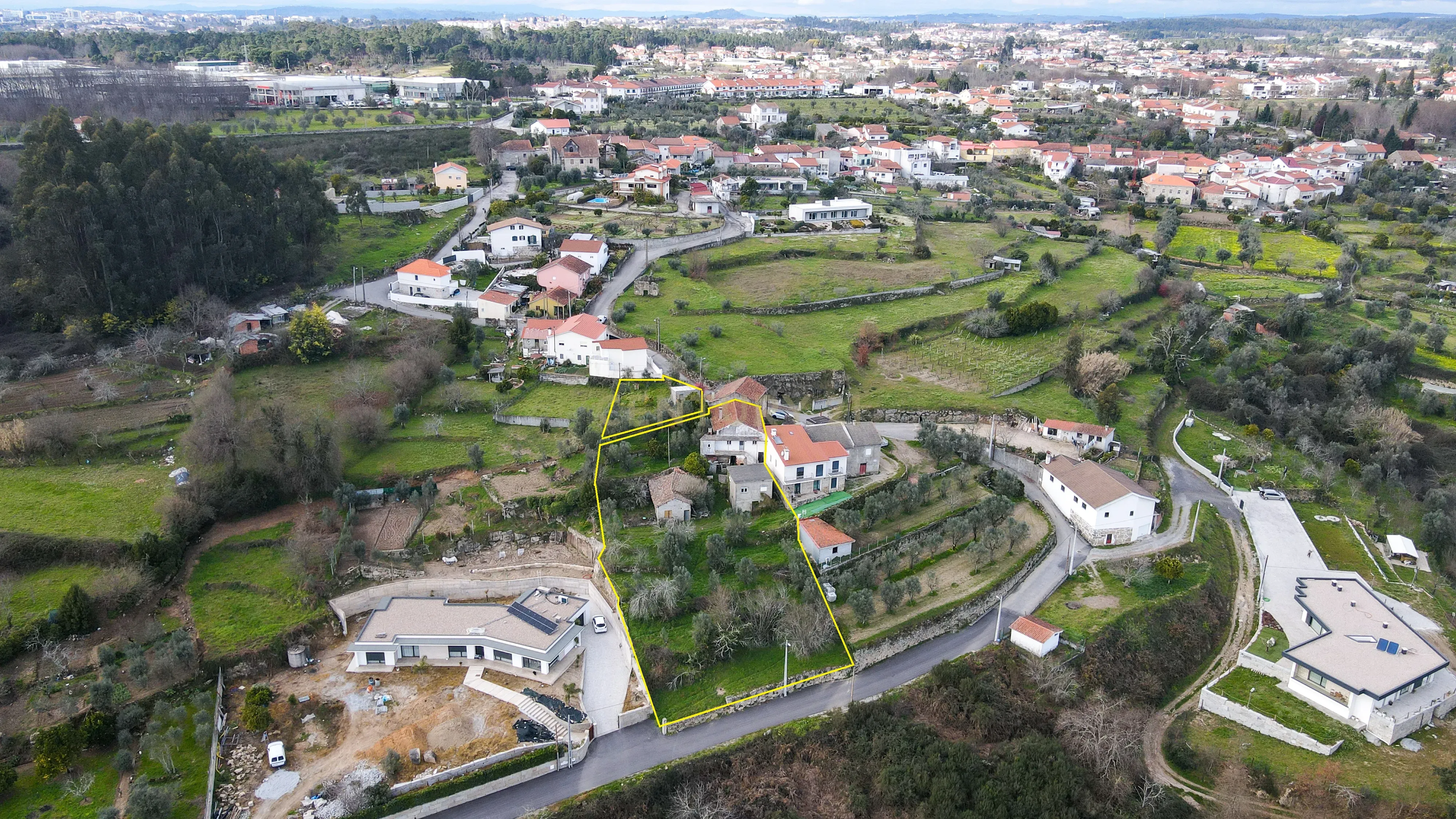 Quintinha com casa em pedra, Fragosela de Cima - Viseu - Image 1