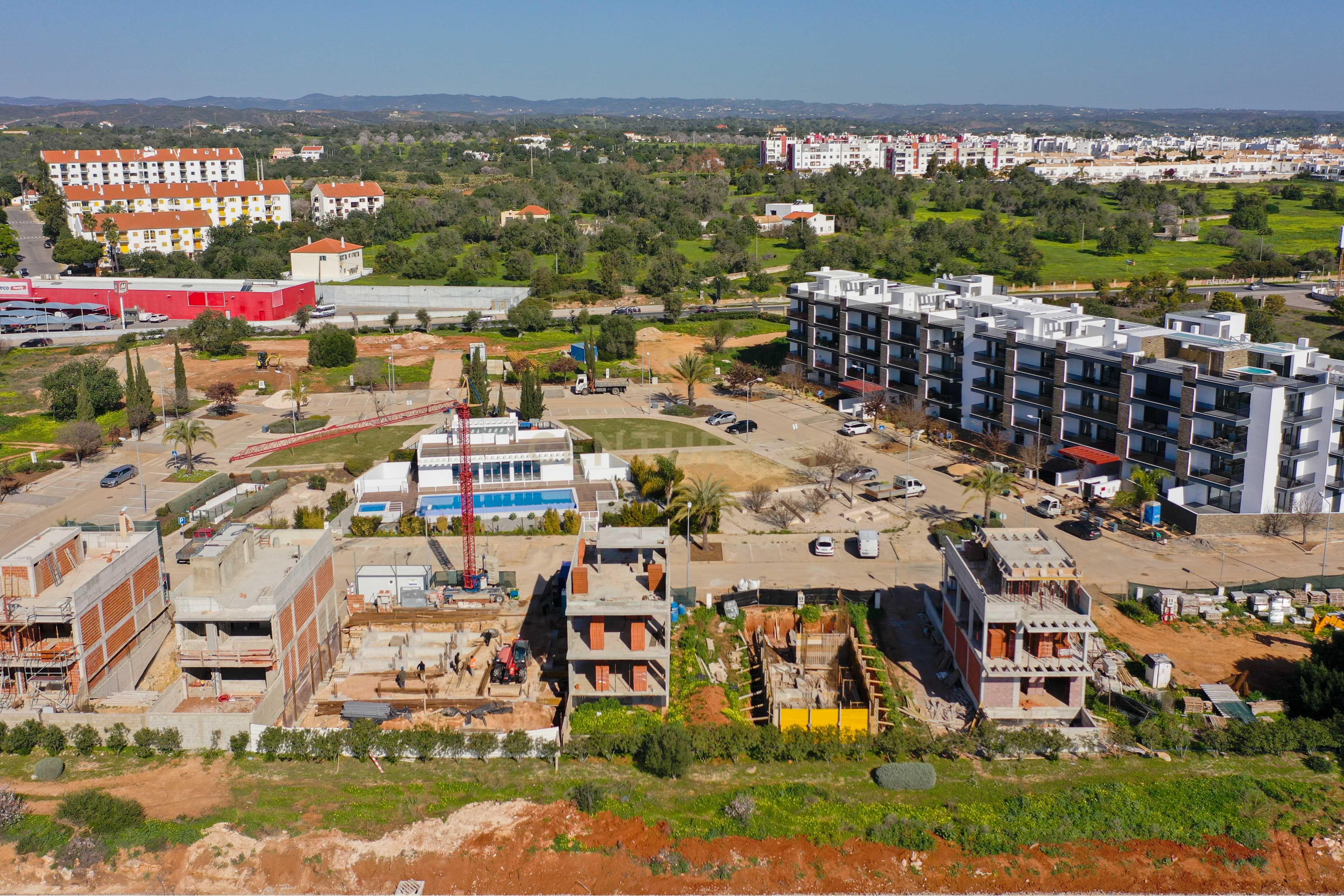 Moradia T4 com Piscina na Urbanização "Portas do Sol" em Tavira - Image 9