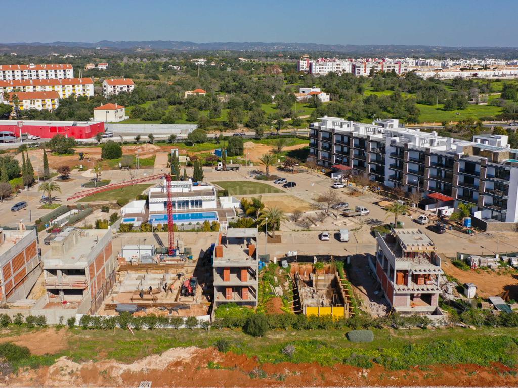 Moradia T4 com Piscina na Urbanização "Portas do Sol" em Tavira - Image 9
