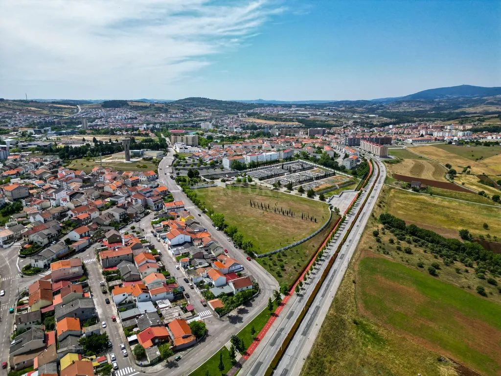 Terreno excepcional em Bragança - HABITAÇÃO PLURIFAMILIAR - Image 4