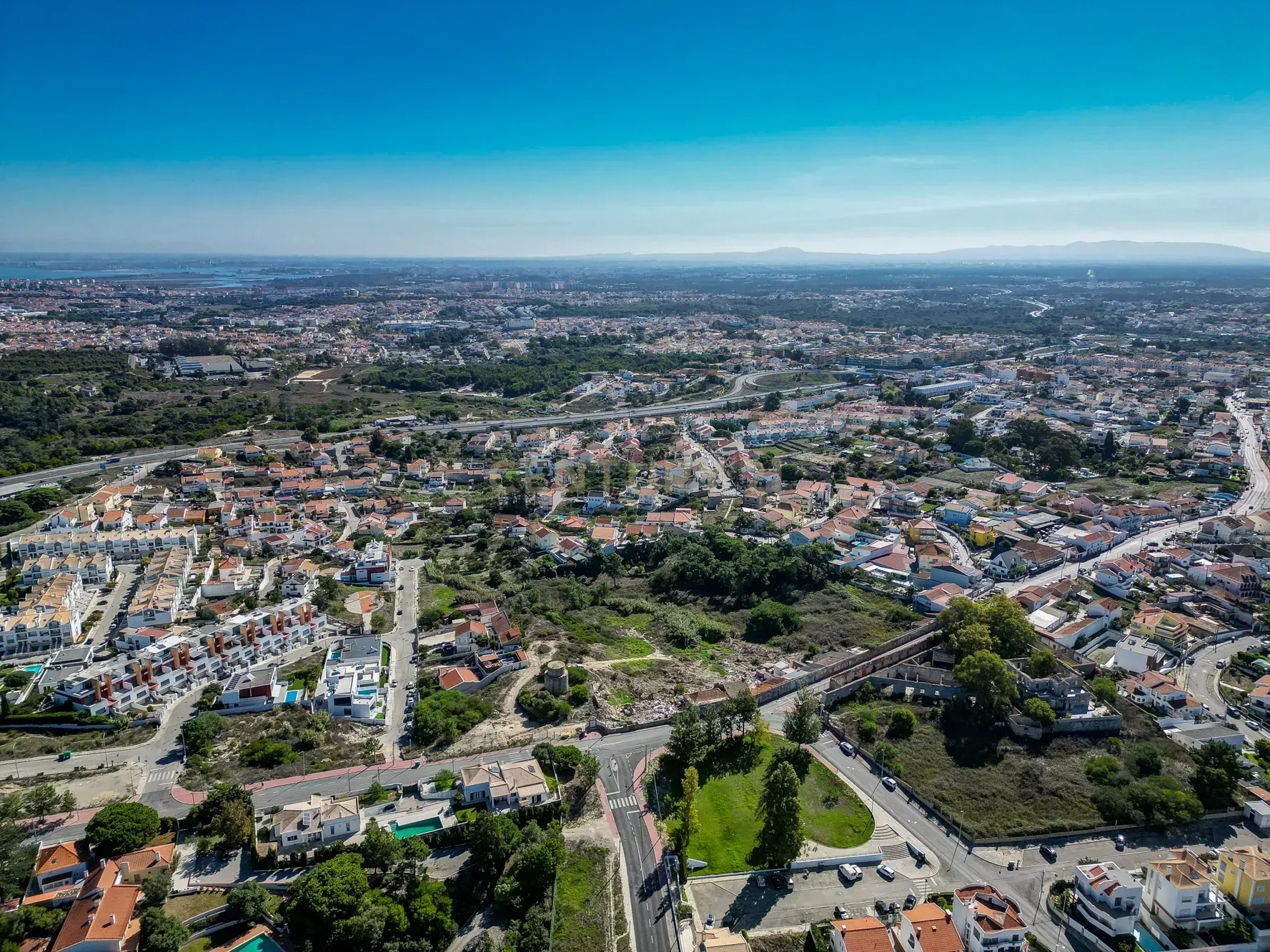 Prédio urbano 1.480m2 implantação, 2 pisos, 1.632m2 terreno, a 3km da praia - Image 10