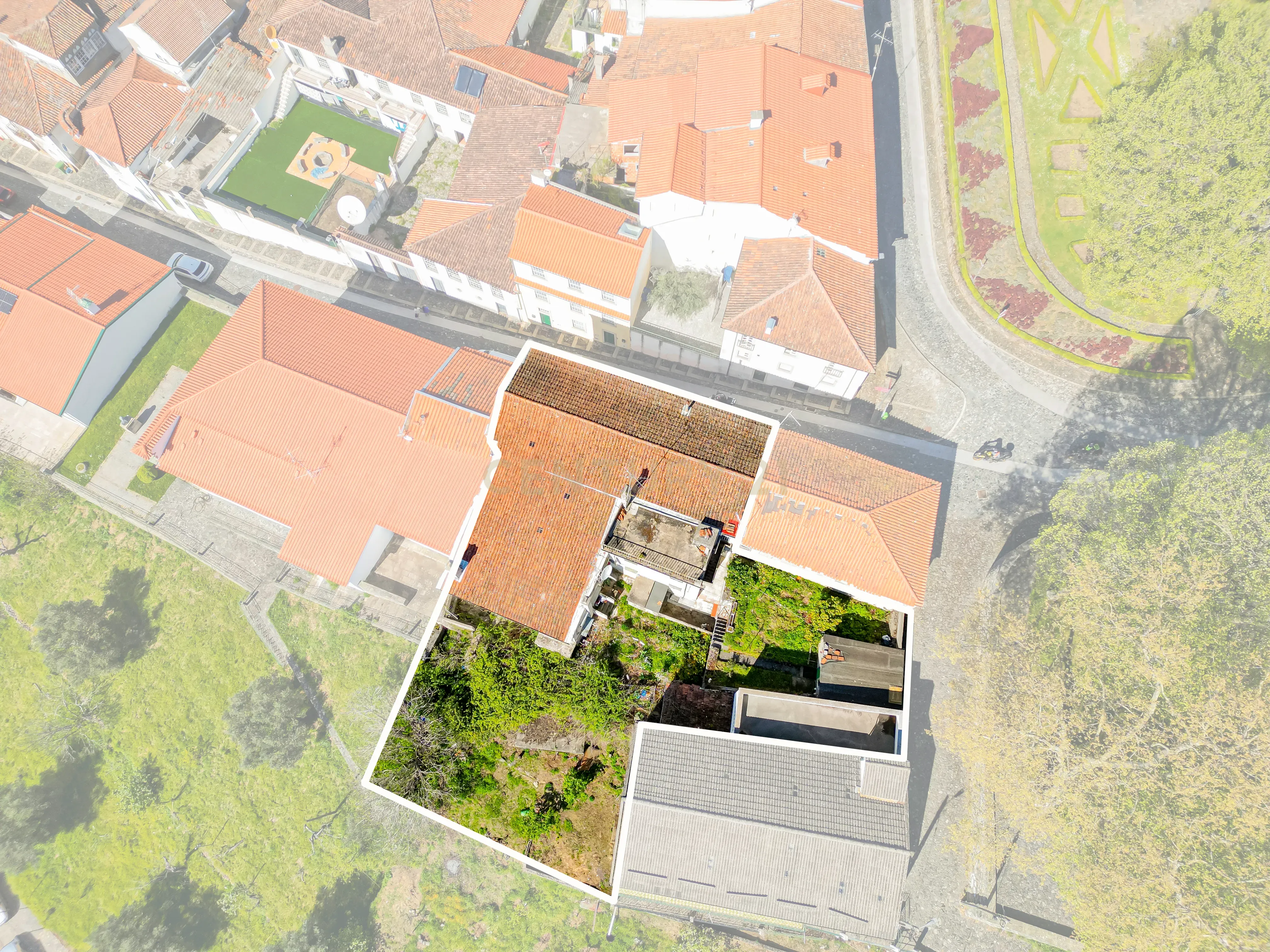 Prédio na Zona Histórica de Bragança - Image 1