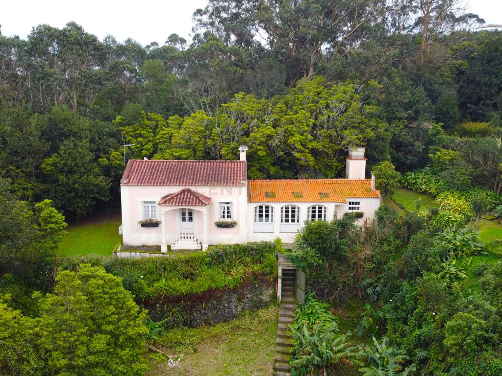 Quinta com Duas Moradias – Um Refúgio Exclusivo em Ribeira Grande - Image 1