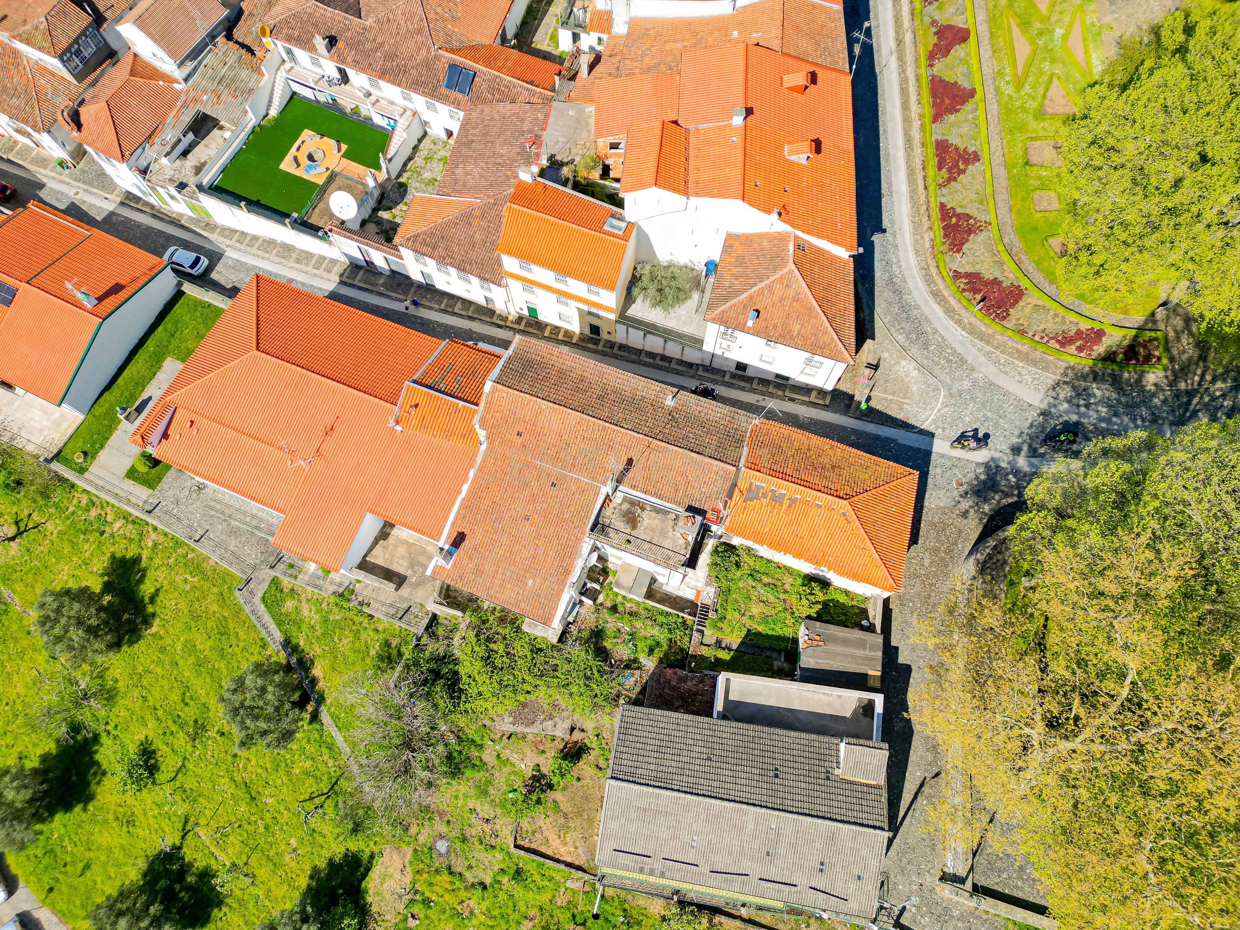 Prédio na Zona Histórica de Bragança - Image 8