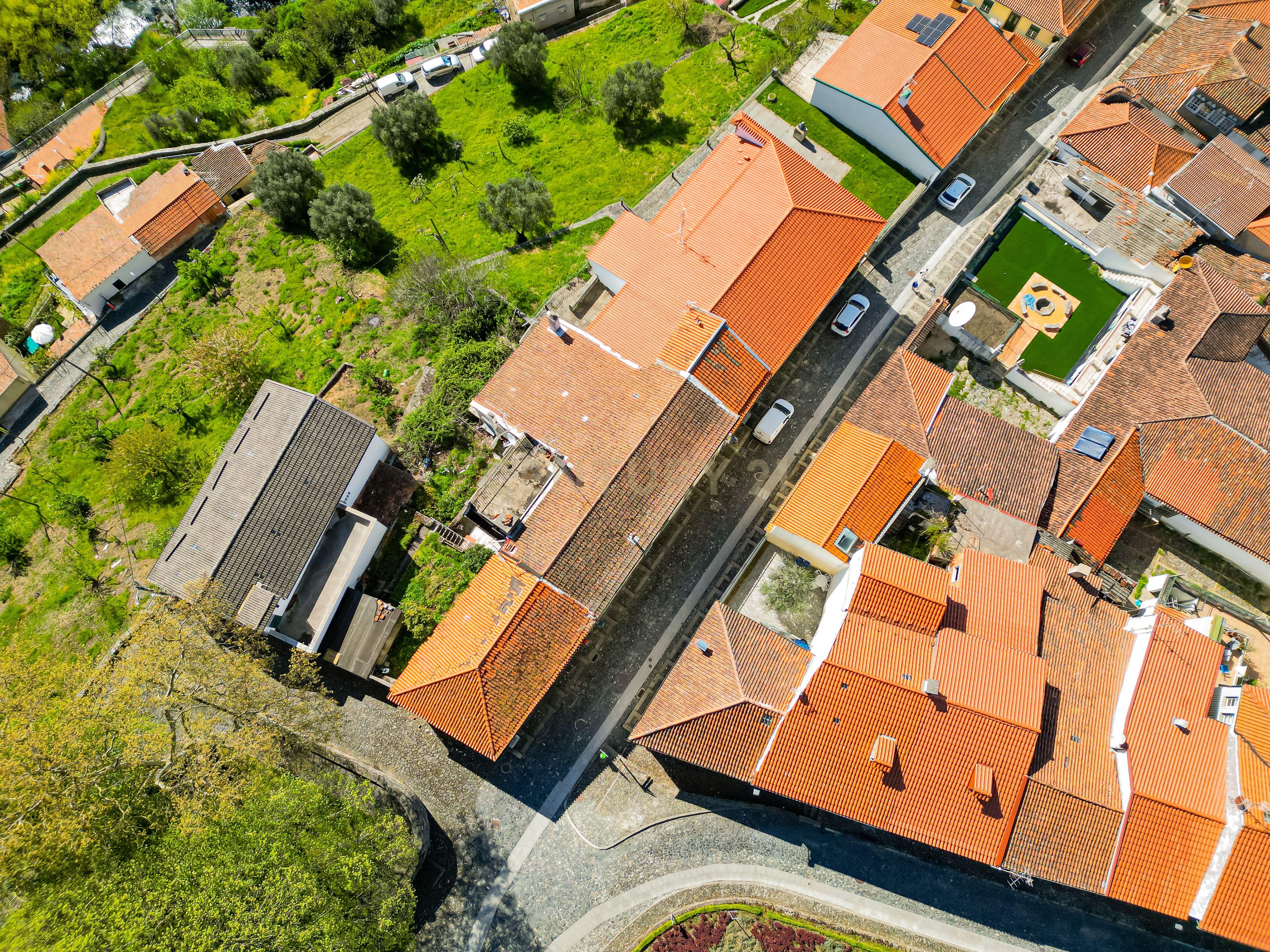 Prédio na Zona Histórica de Bragança - Image 2