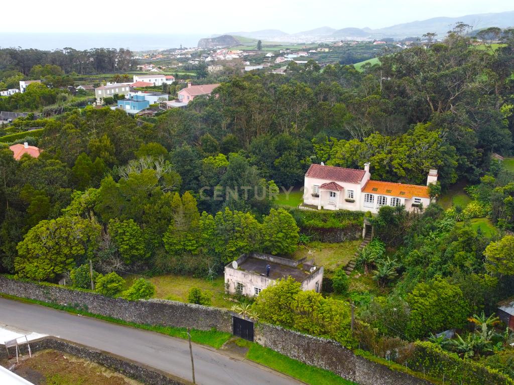 Quinta com Duas Moradias – Um Refúgio Exclusivo em Ribeira Grande - Image 24