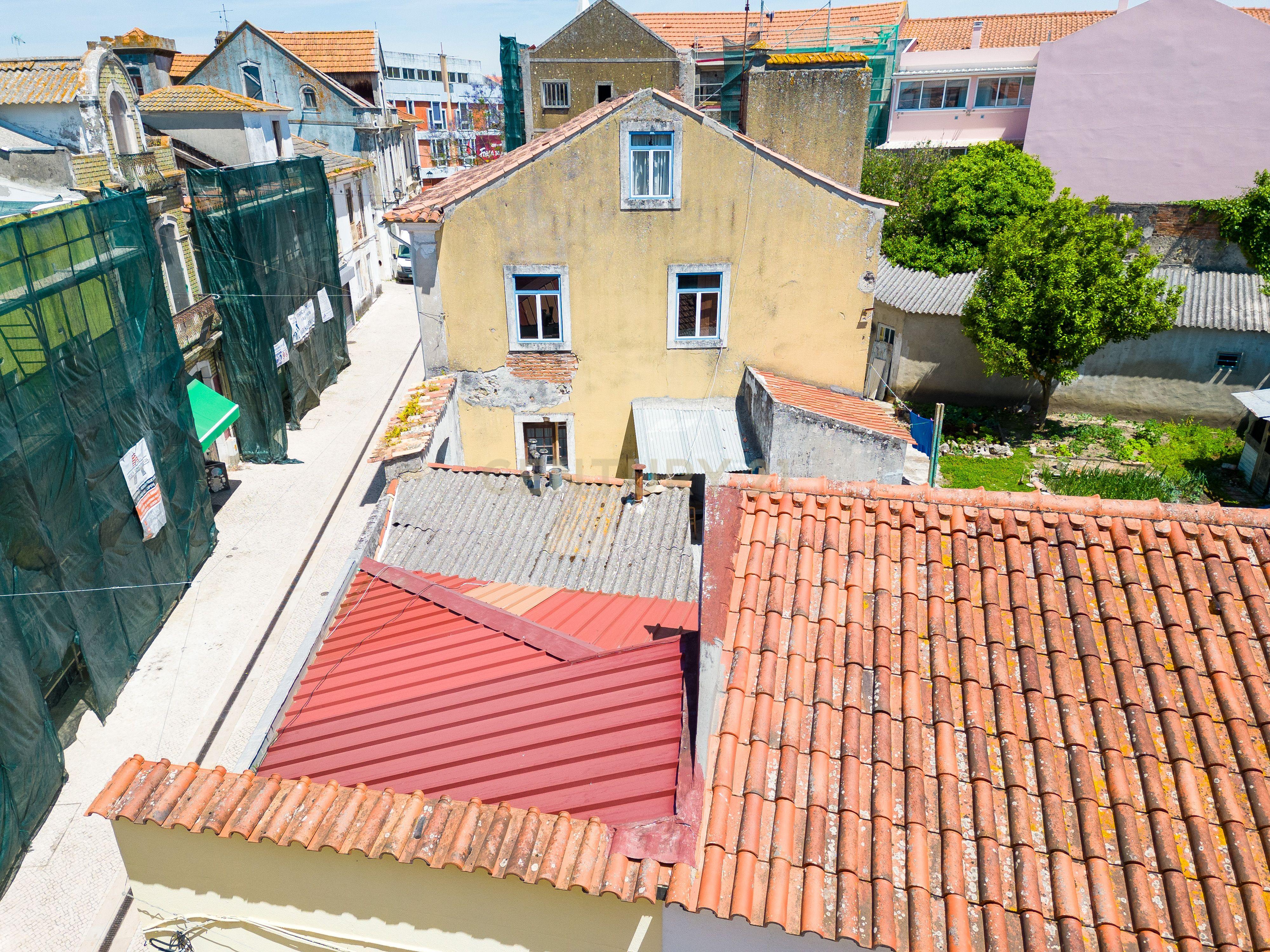 Edifício no Centro Histórico de Marinha Grande, habitação e comércio - Image 8