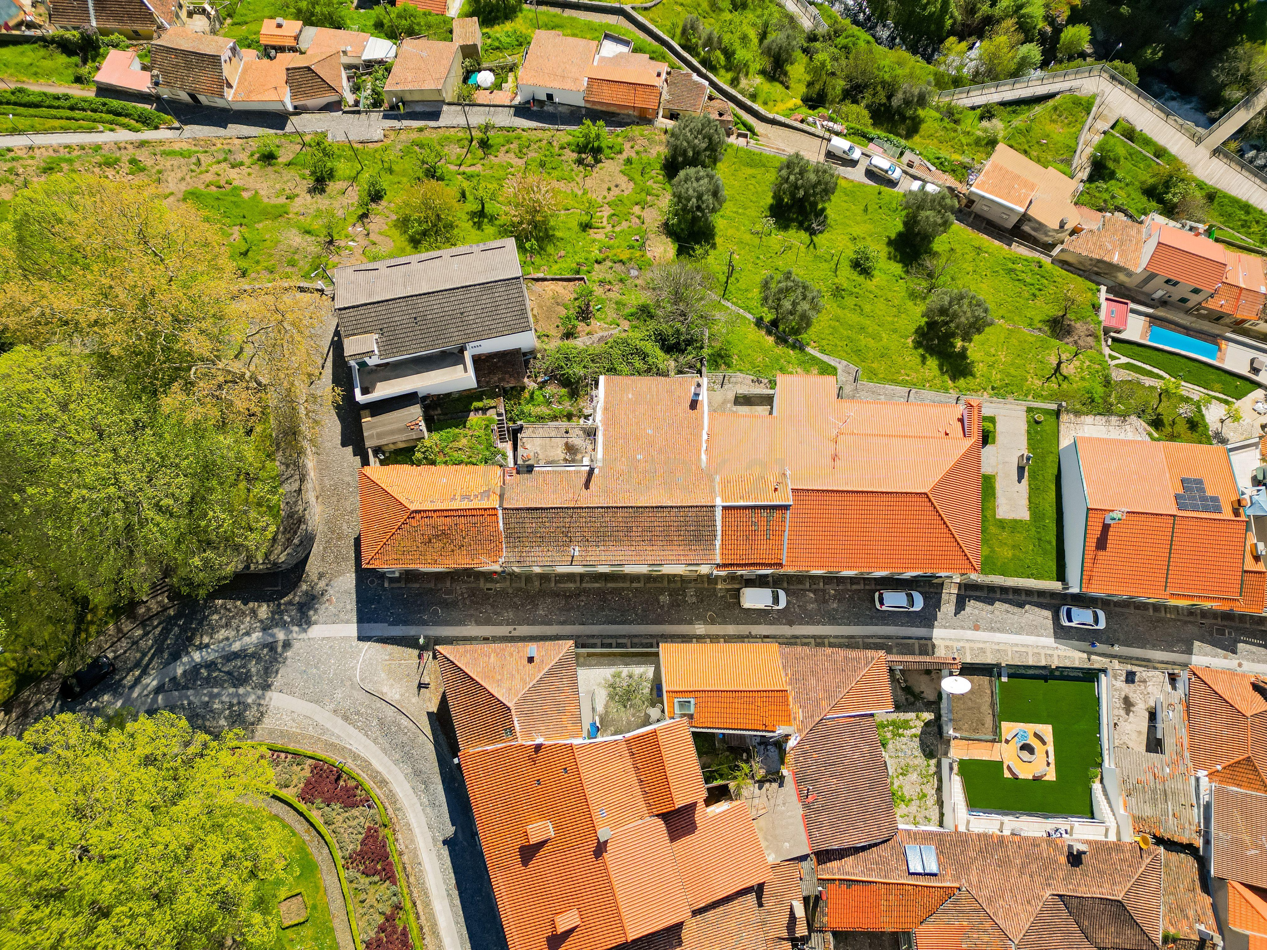 Prédio na Zona Histórica de Bragança - Image 5