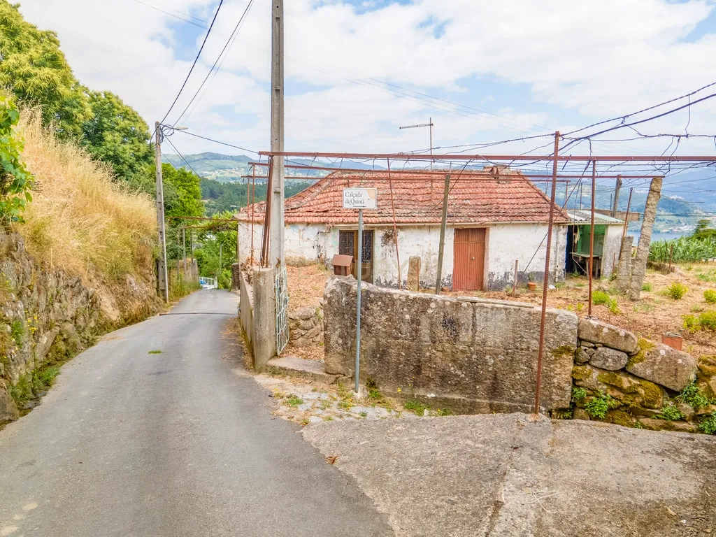 Moradia para reconstrução com vista rio douro - Image 6