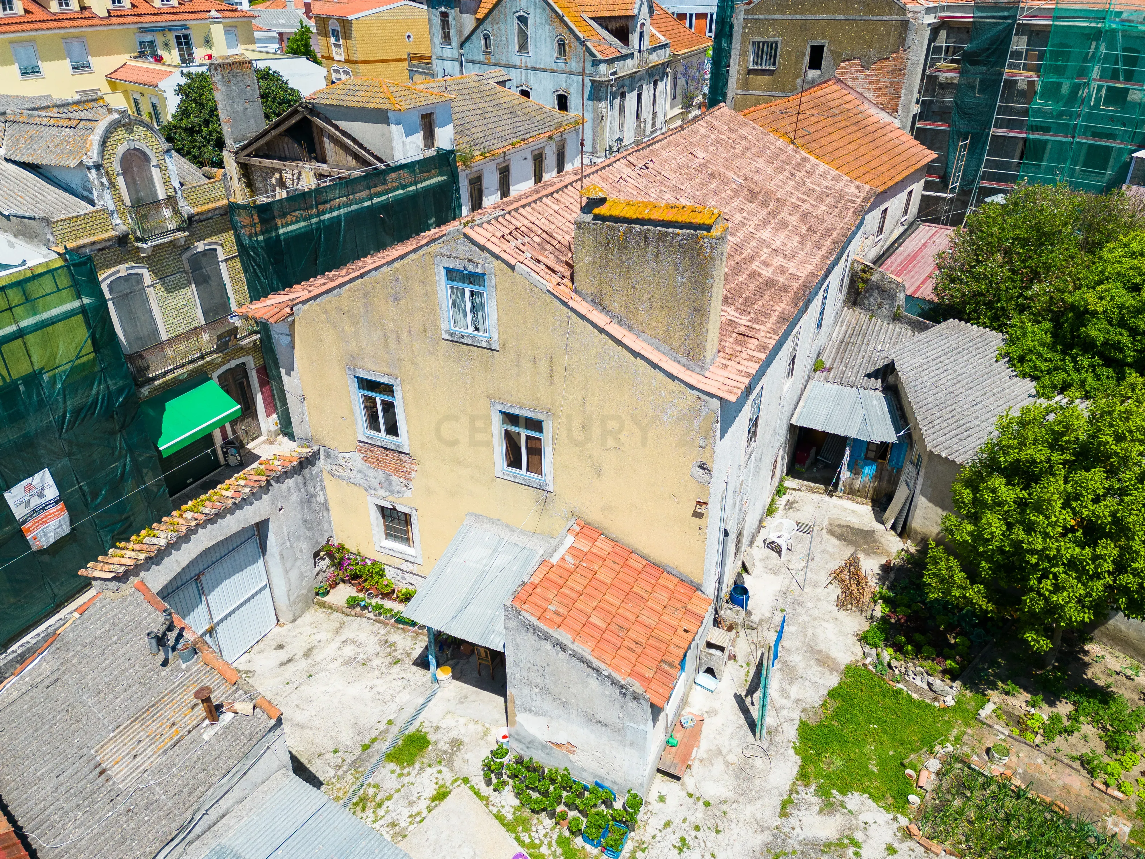Edifício no Centro Histórico de Marinha Grande, habitação e comércio - Image 7