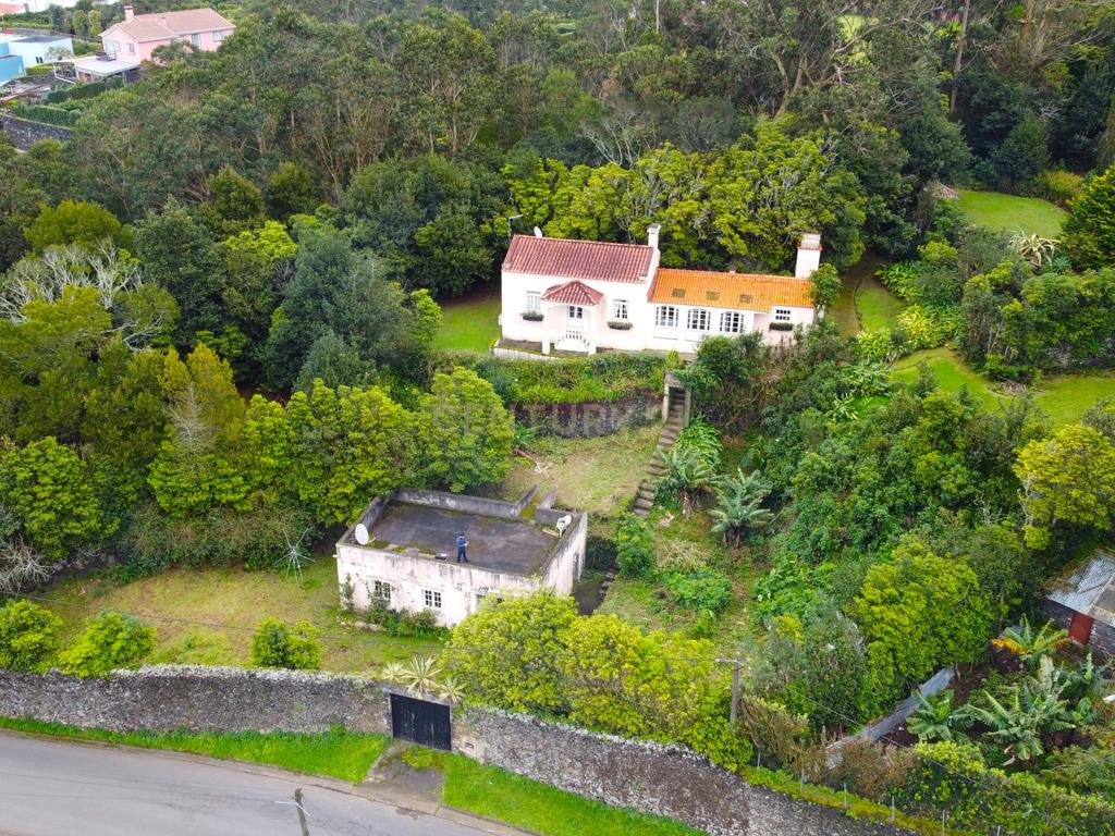 Quinta com Duas Moradias – Um Refúgio Exclusivo em Ribeira Grande - Image 23