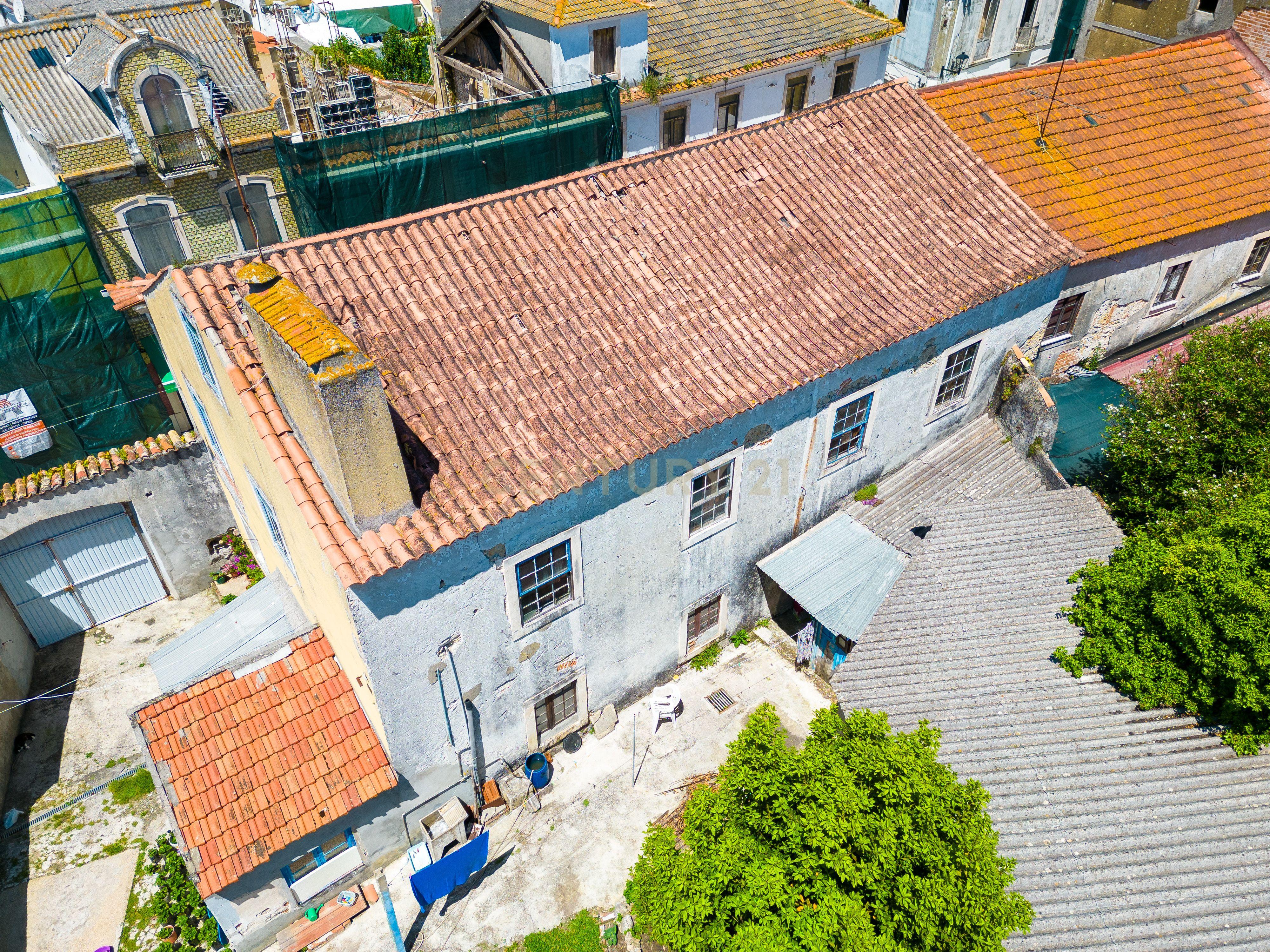 Edifício no Centro Histórico de Marinha Grande, habitação e comércio - Image 12