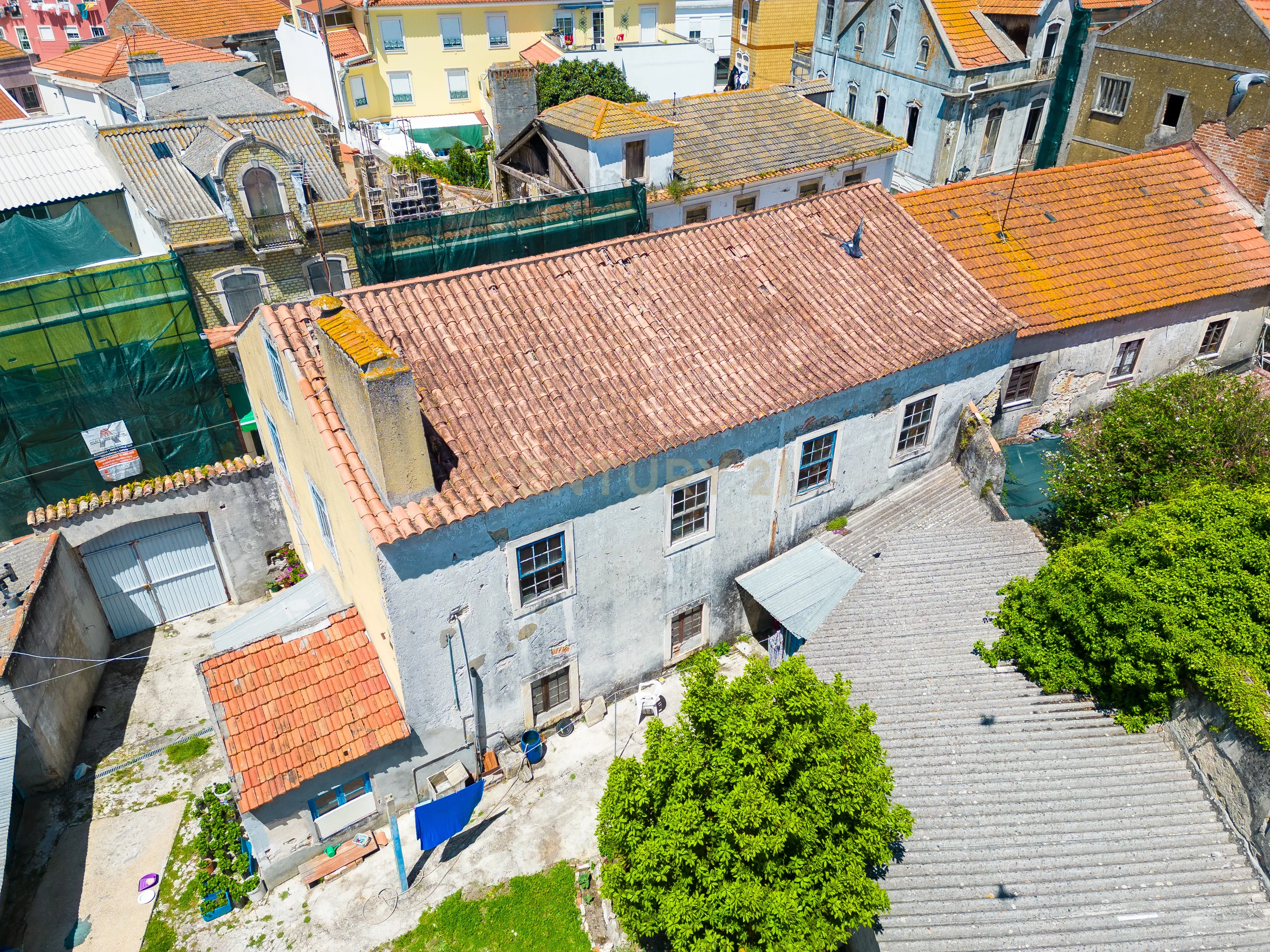 Edifício no Centro Histórico de Marinha Grande, habitação e comércio - Image 5