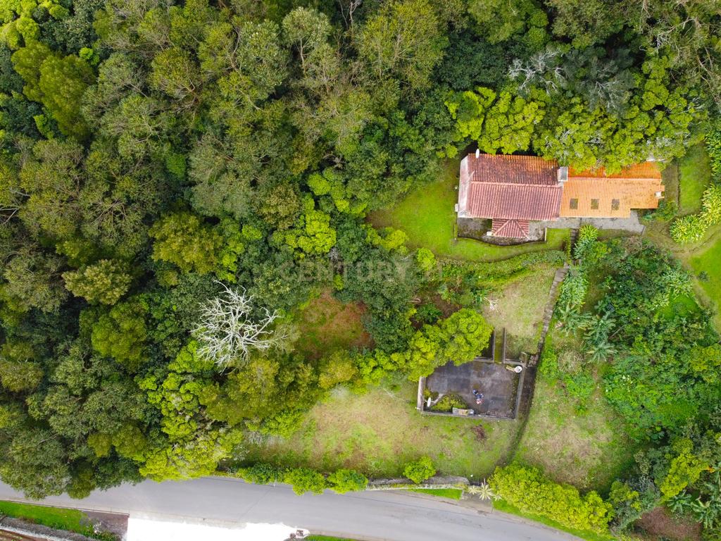 Quinta com Duas Moradias – Um Refúgio Exclusivo em Ribeira Grande - Image 36