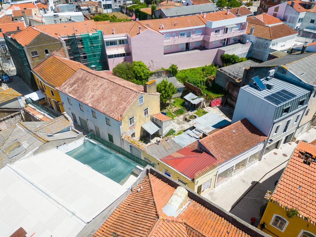 Edifício Espaçoso em Marinha Grande - Oportunidade Única! - Image 4