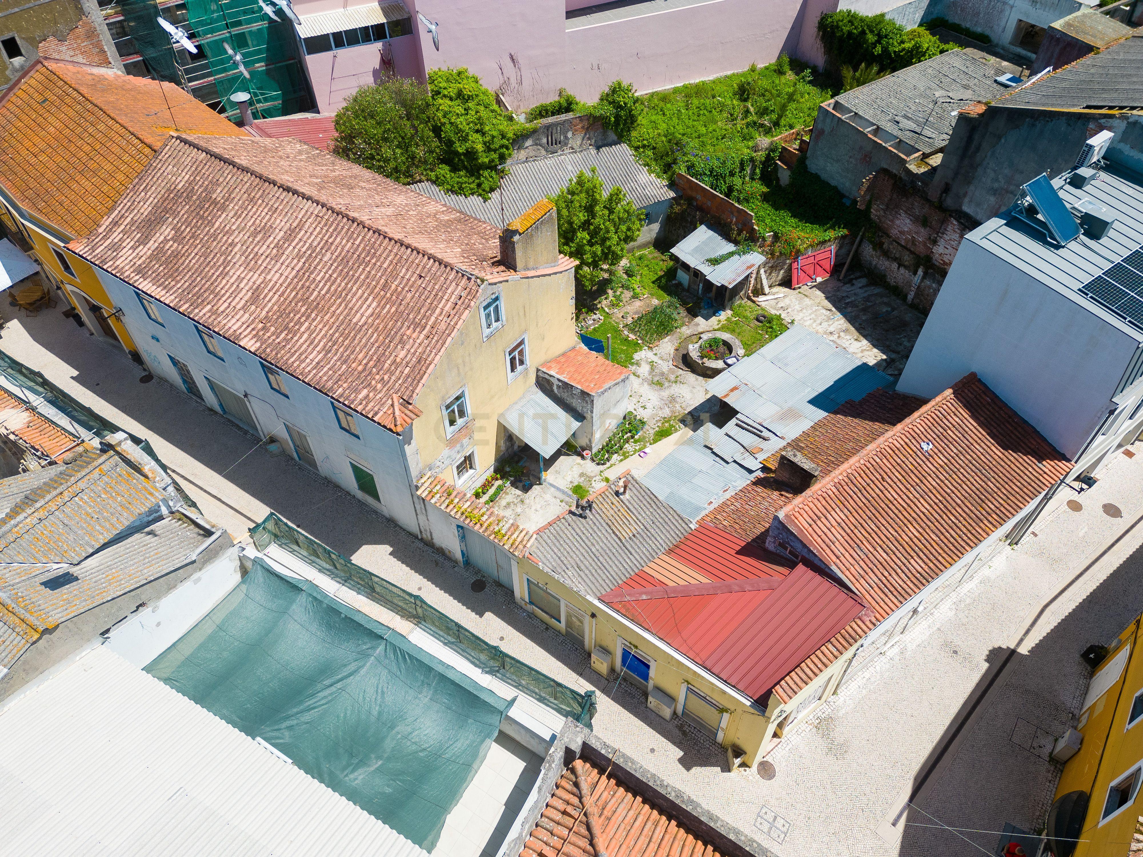 Edifício no Centro Histórico de Marinha Grande, habitação e comércio - Image 14