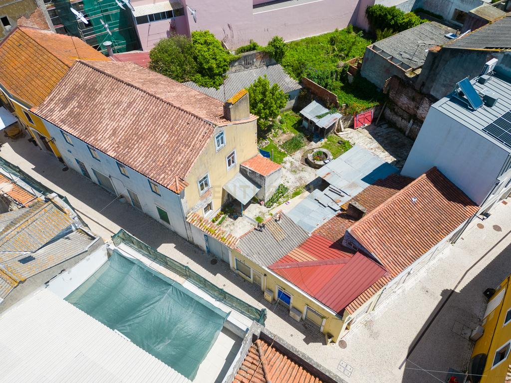 Edifício Espaçoso em Marinha Grande - Oportunidade Única! - Image 14