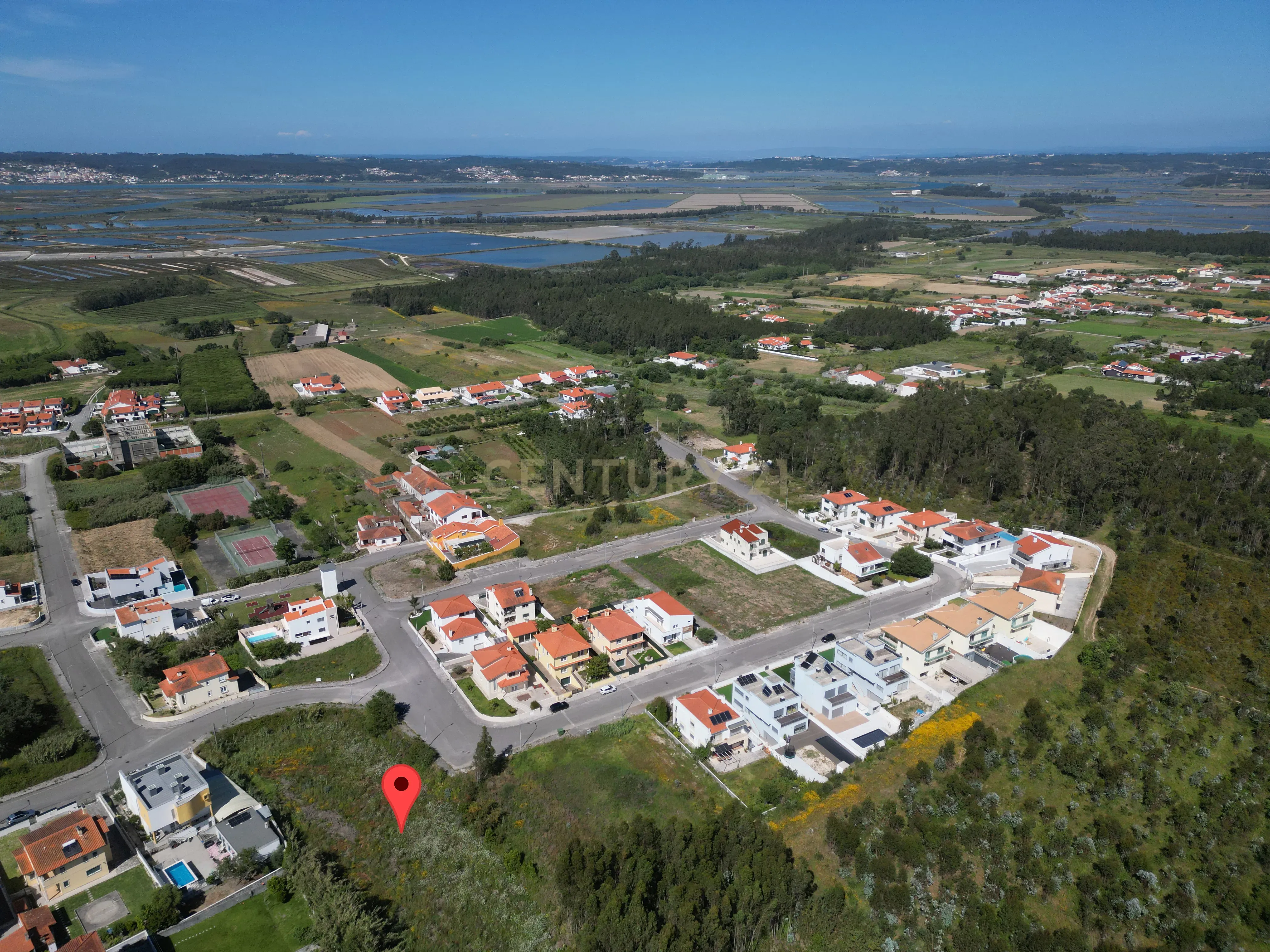 Terreno com capacidade de construção de uma ou várias moradias - Image 9