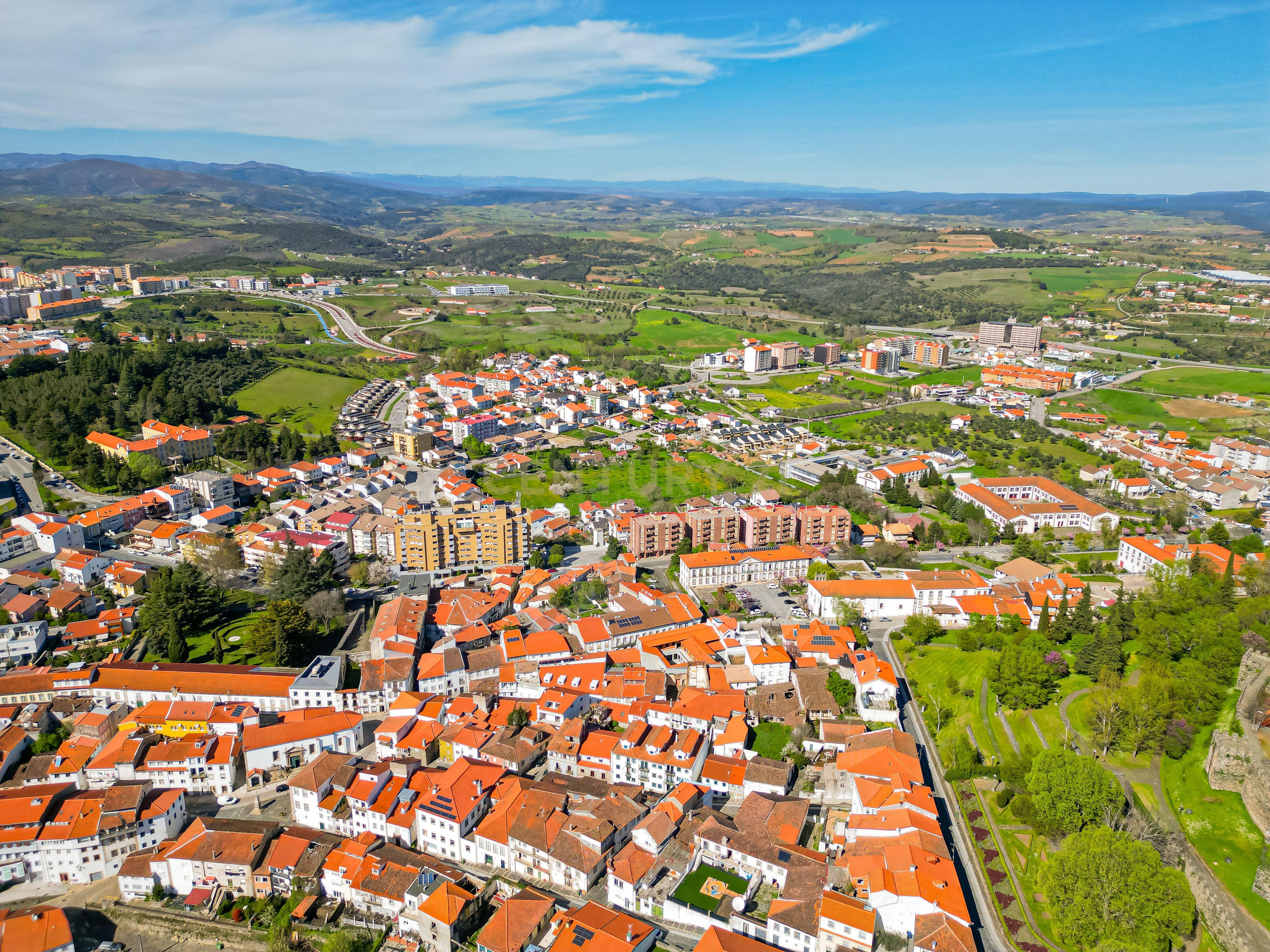 Prédio na Zona Histórica de Bragança - Image 40