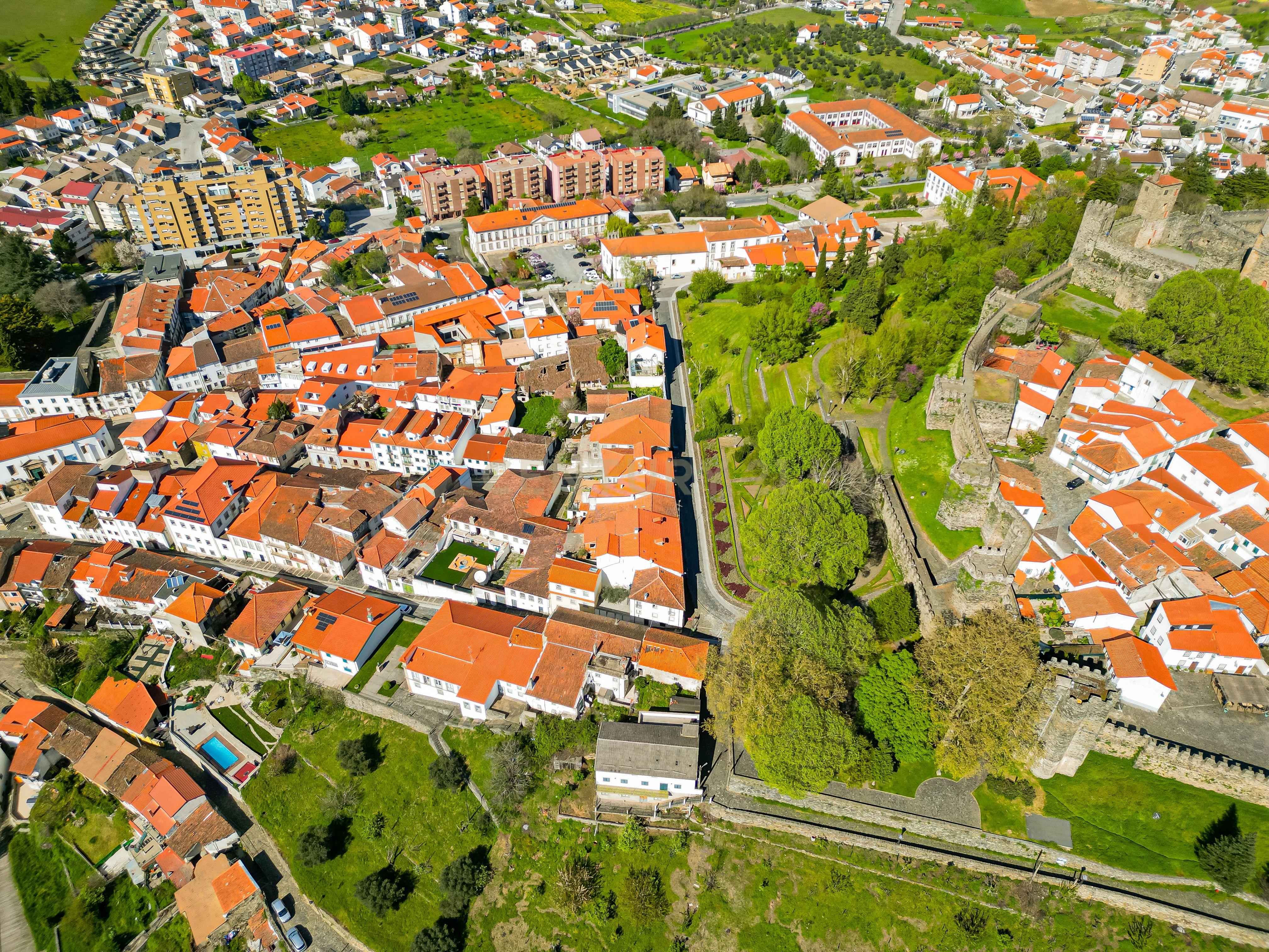 Prédio na Zona Histórica de Bragança - Image 4