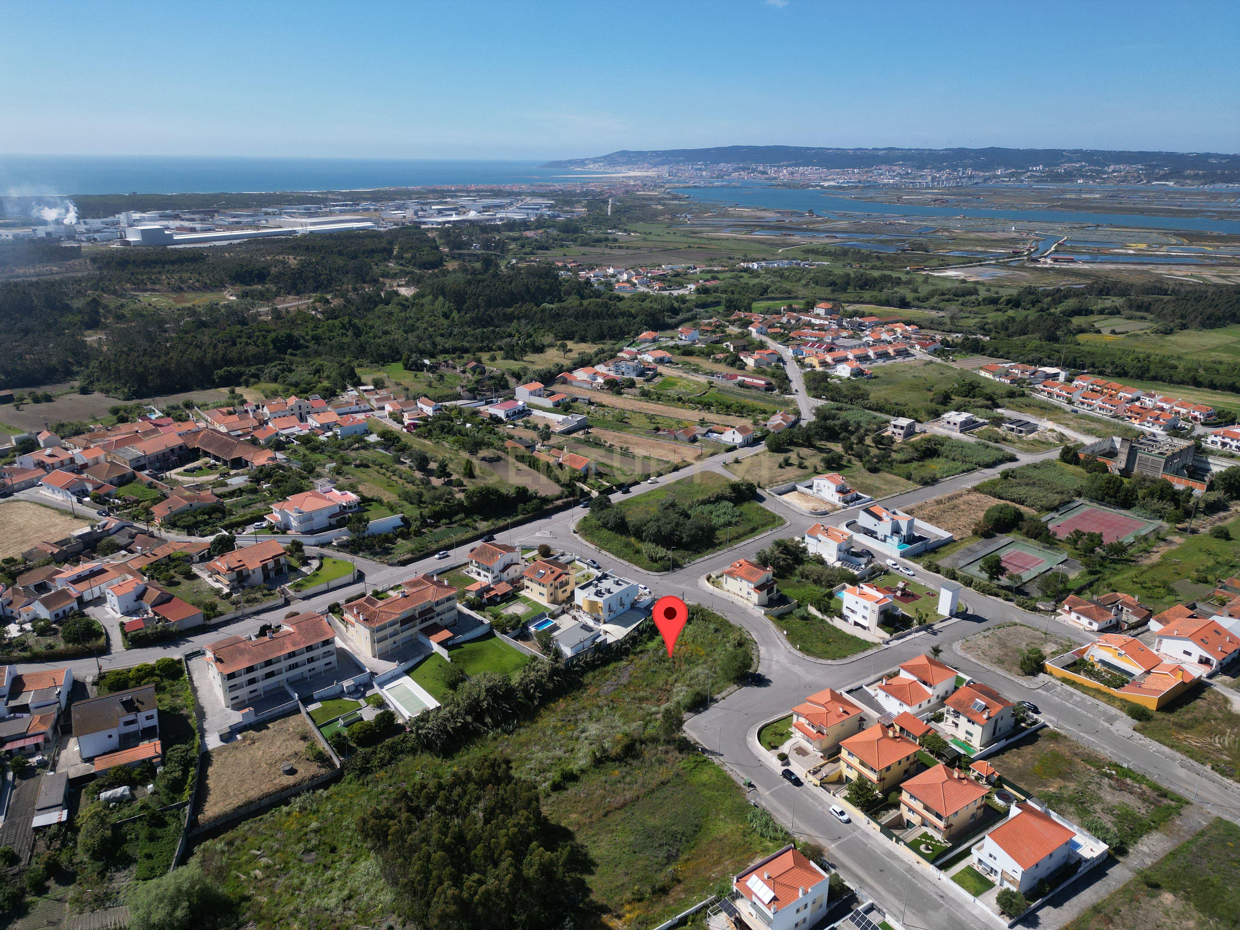 Terreno com capacidade de construção de uma ou várias moradias - Image 11