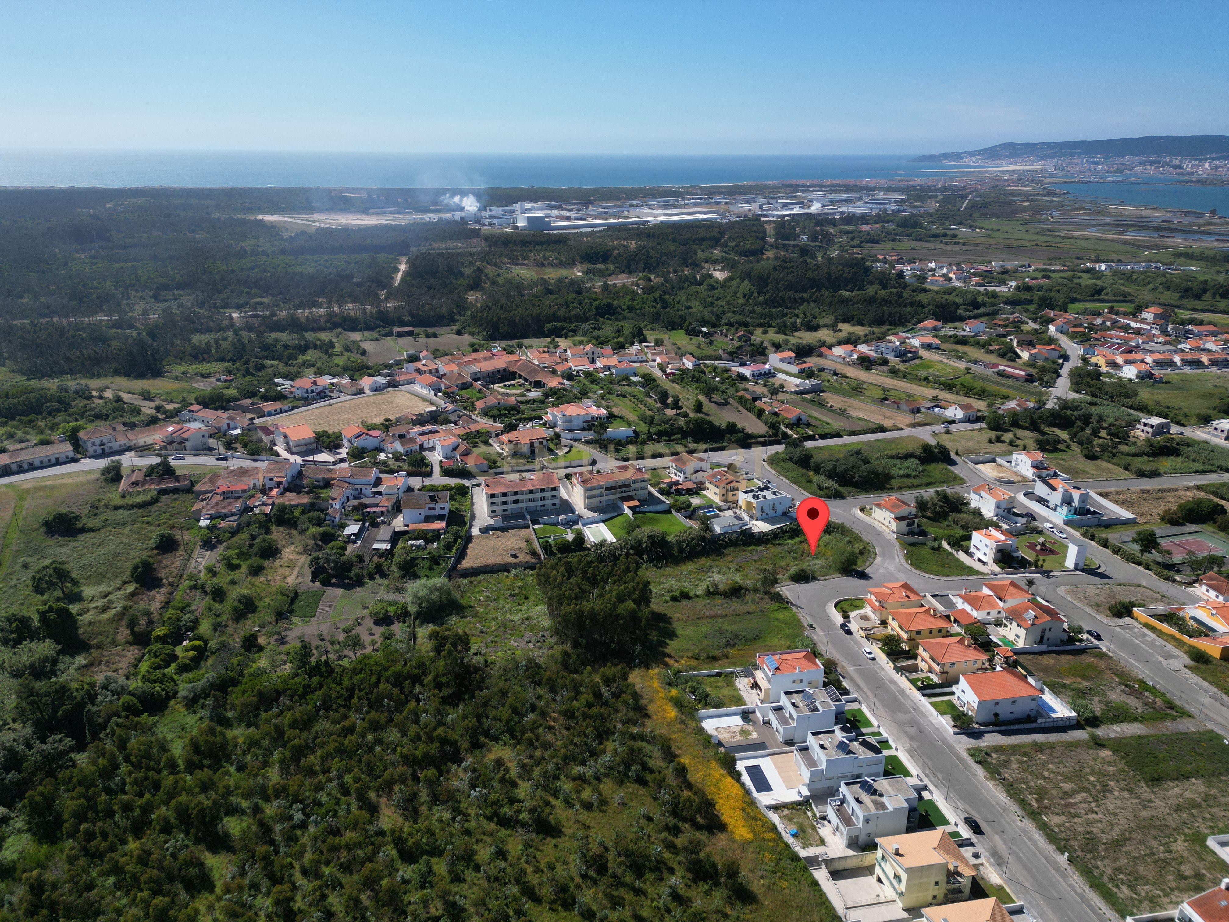 Terreno com capacidade de construção de uma ou várias moradias - Image 12