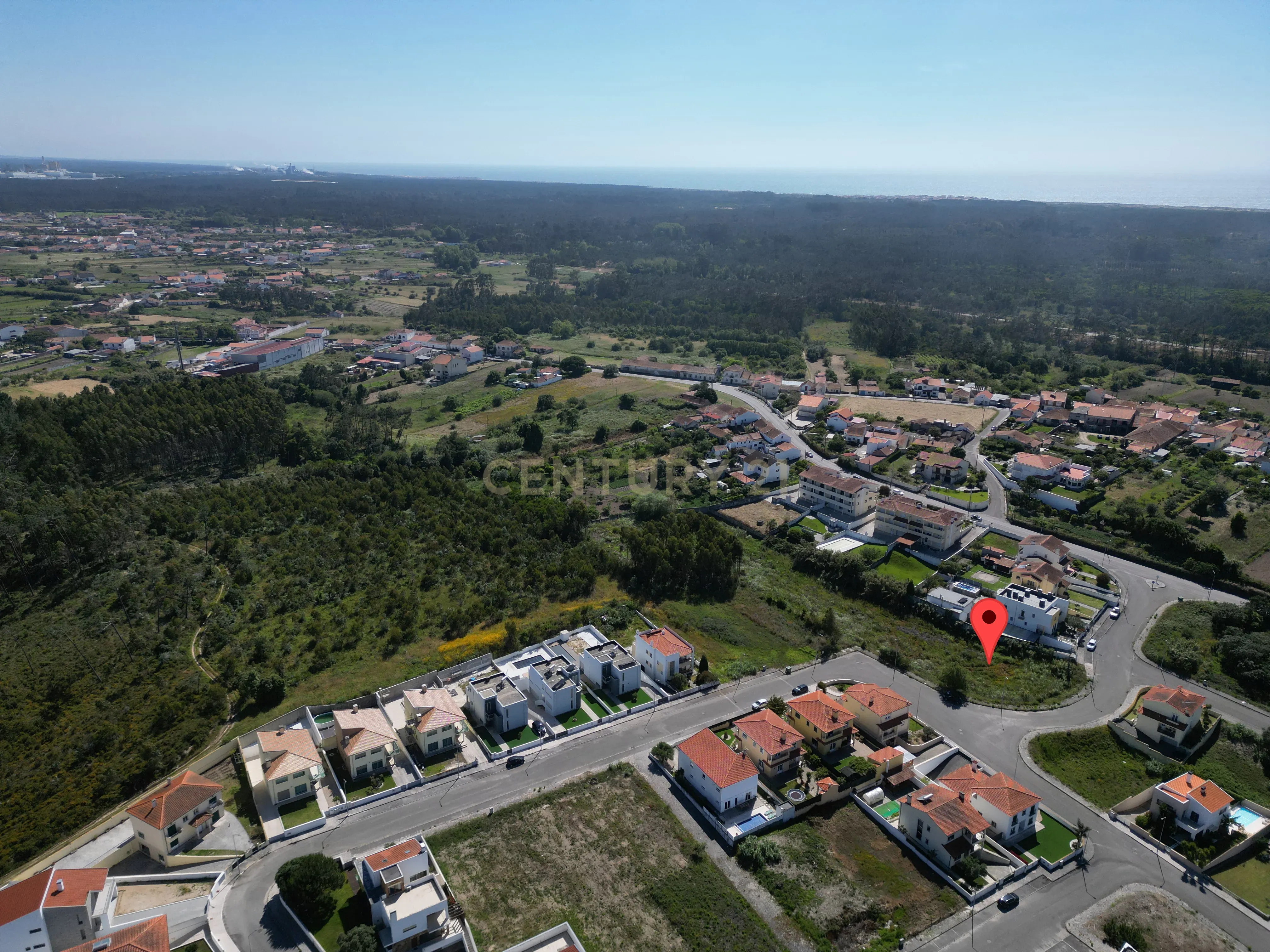 Terreno com capacidade de construção de uma ou várias moradias - Image 13