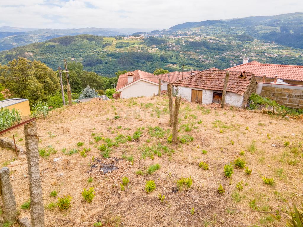 Moradia para reconstrução com vista rio douro - Image 11
