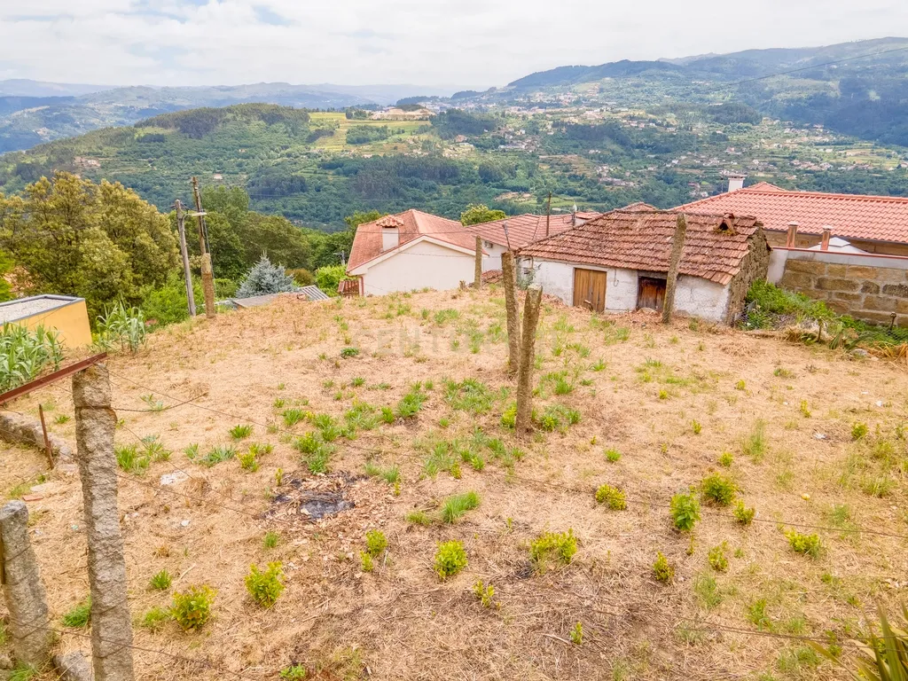 Moradia para reconstrução com vista rio douro - Image 11