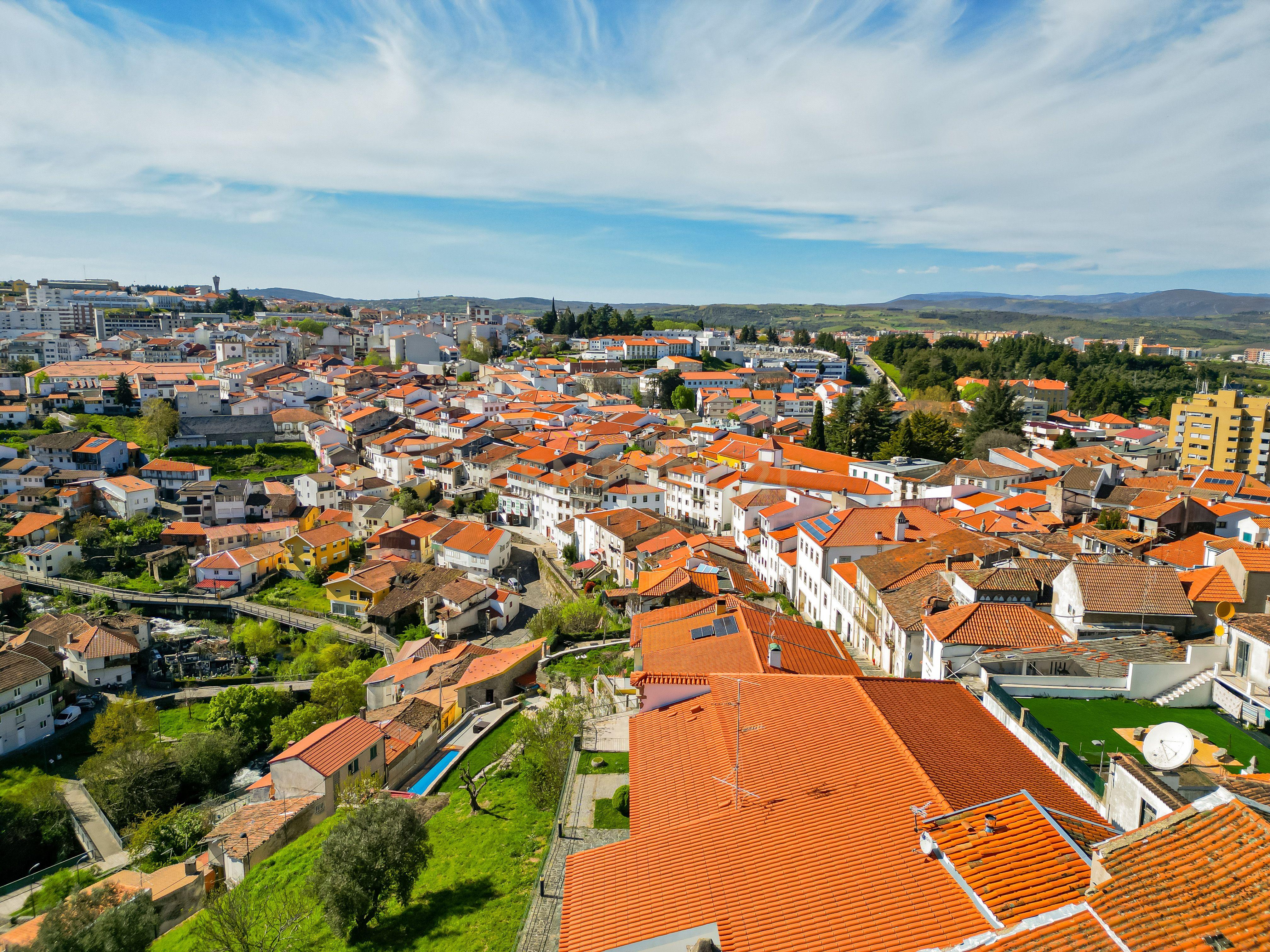 Prédio na Zona Histórica de Bragança - Image 44