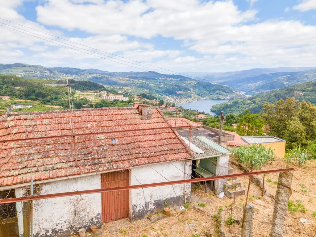 Moradia para reconstrução com vista rio douro - Image 8