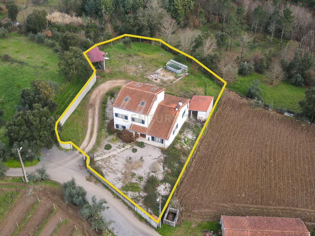Moradia T3 com varandas cobertas, garagem, anexo, quintal e vistas panorâmicas  numa localização sossegada perto Lousã - Image 10