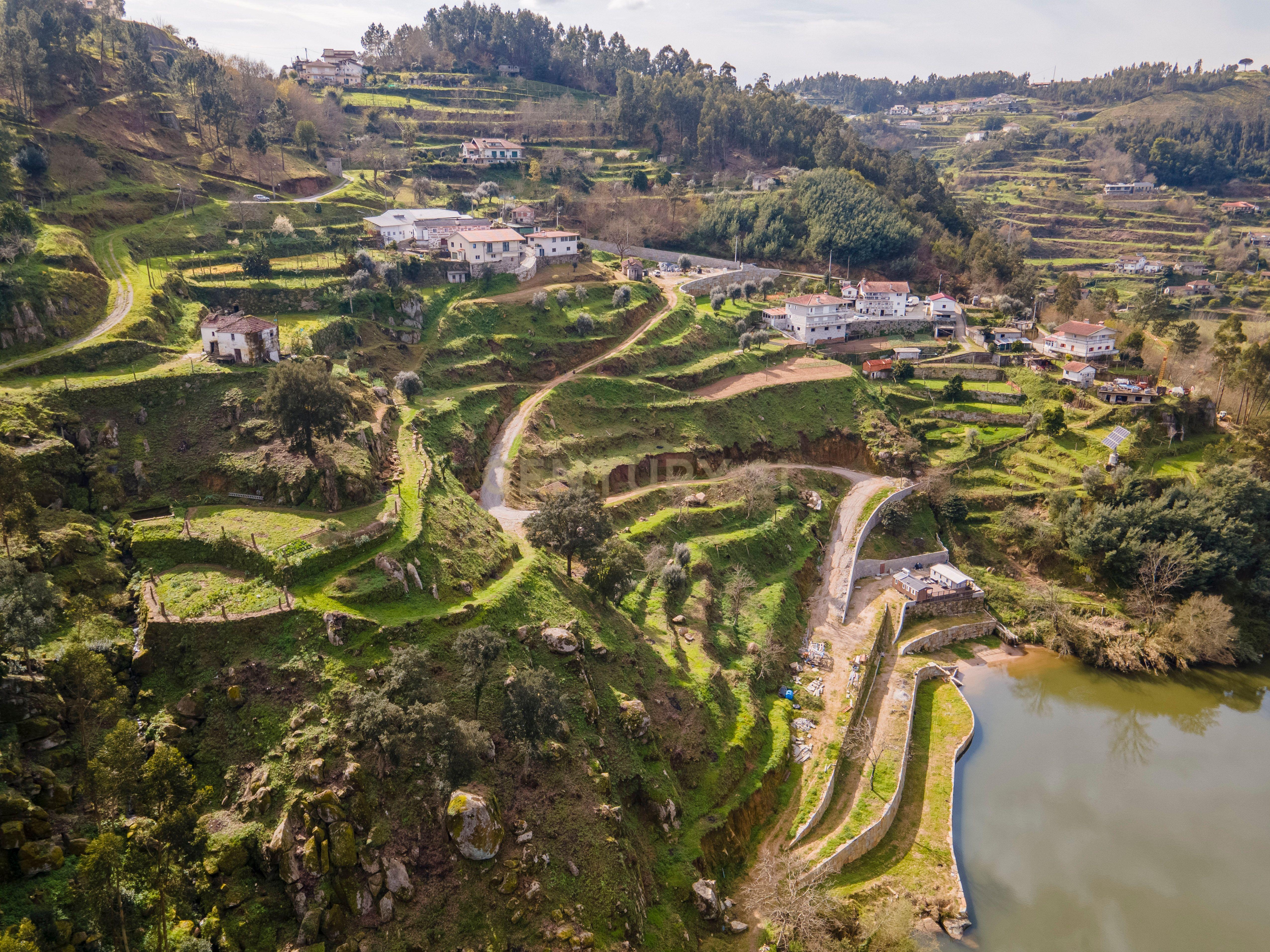 QUINTA COM MARGEM RIO DOURO - Image 26