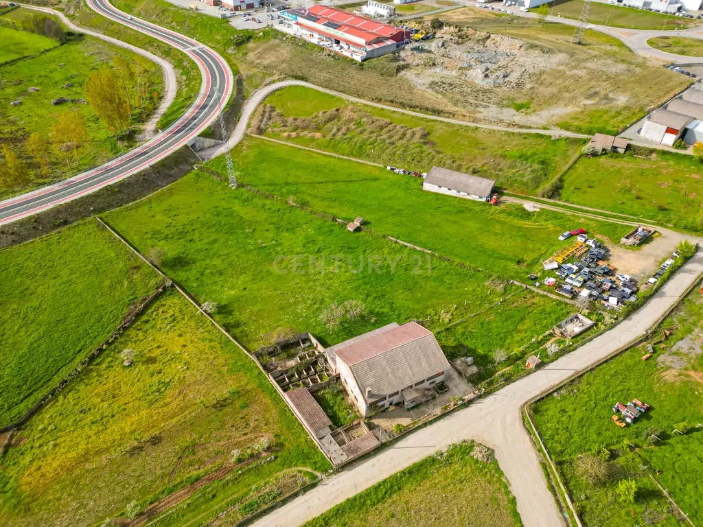 Moradia T5 para venda em Bragança - Image 1